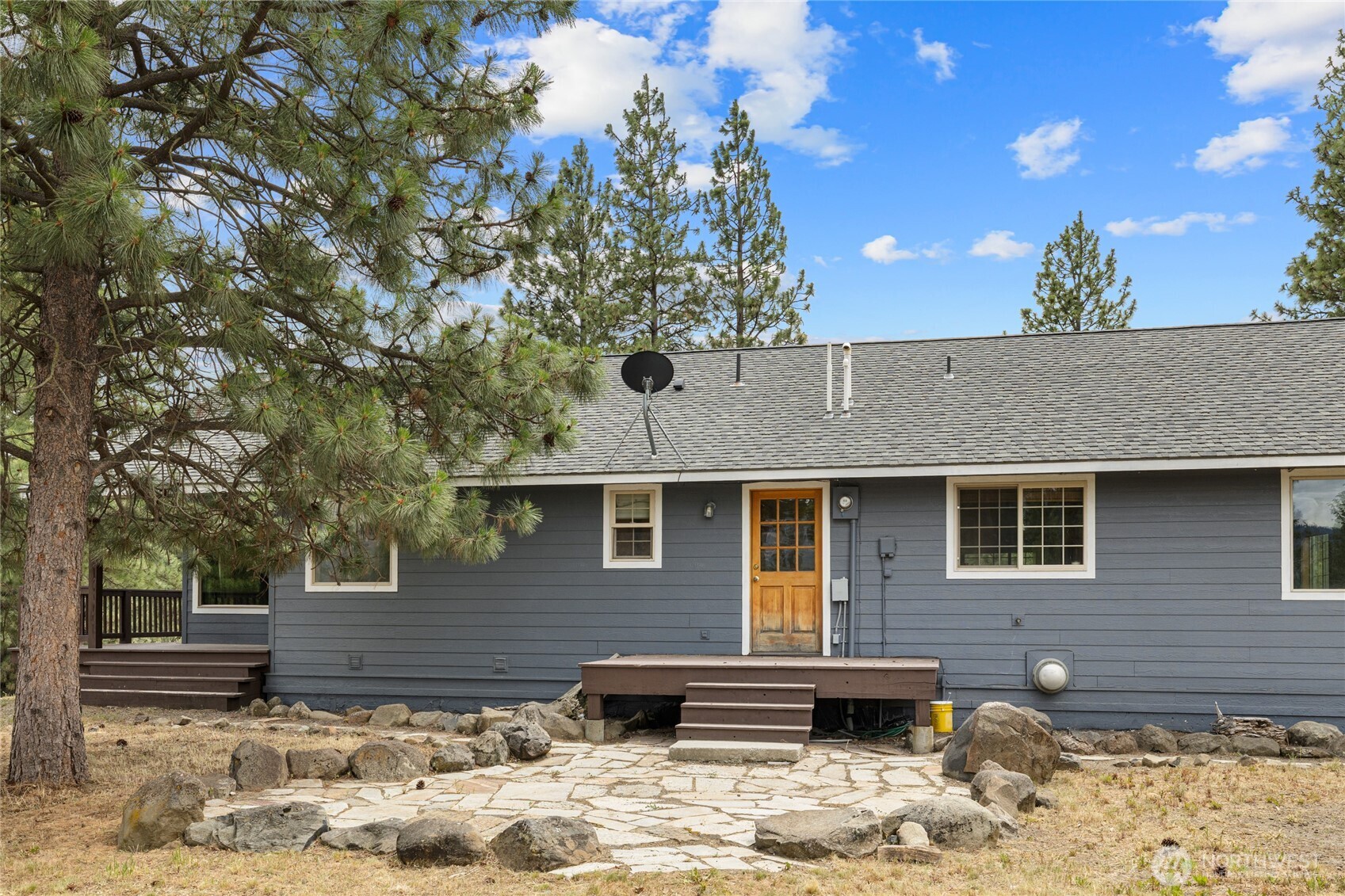 960 Forest Grove Property Photo 33