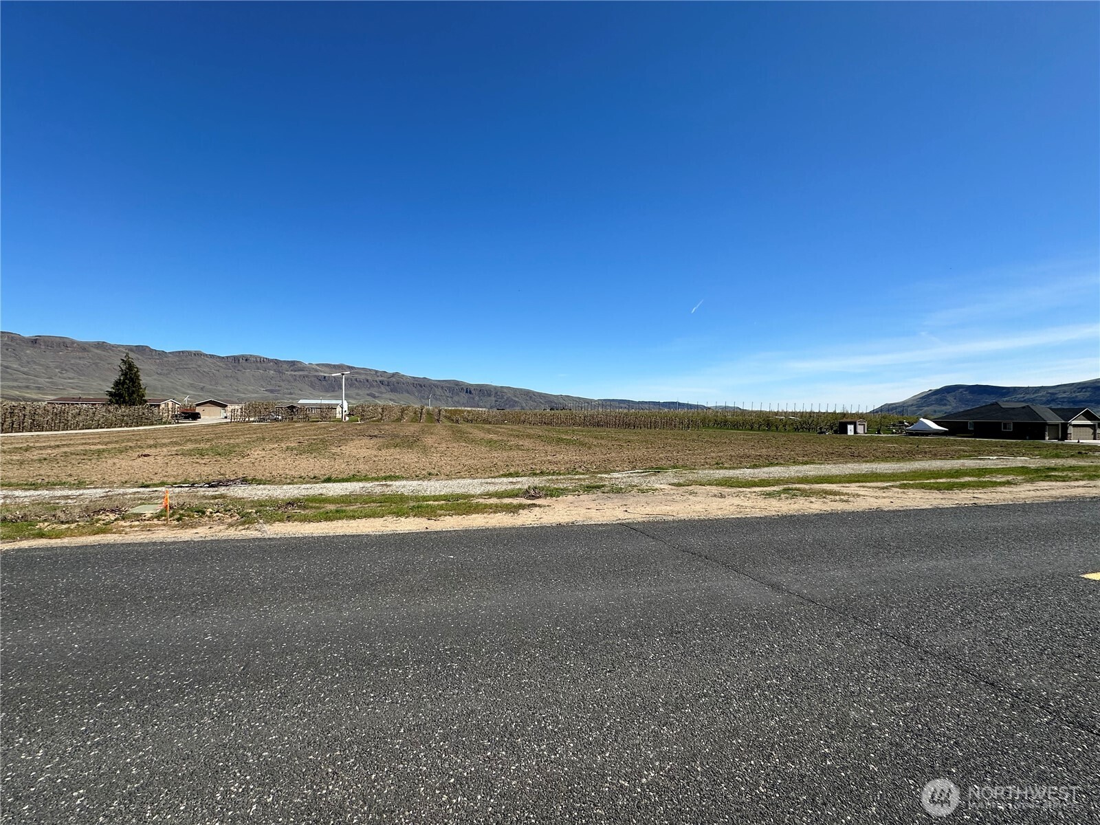 565 S Van Well Avenue Property Photo 8