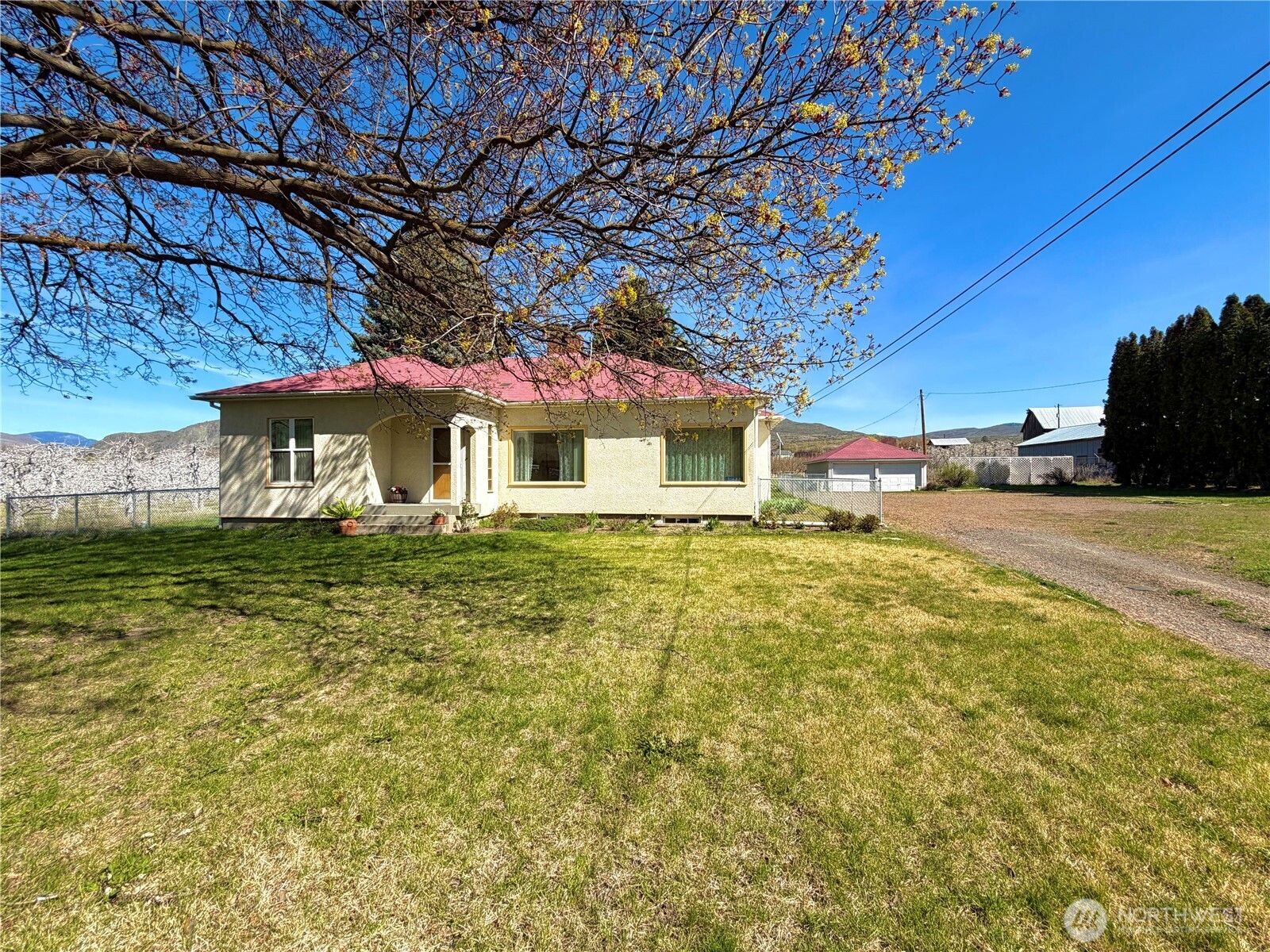 31644 Hwy 97 Property Photo 1