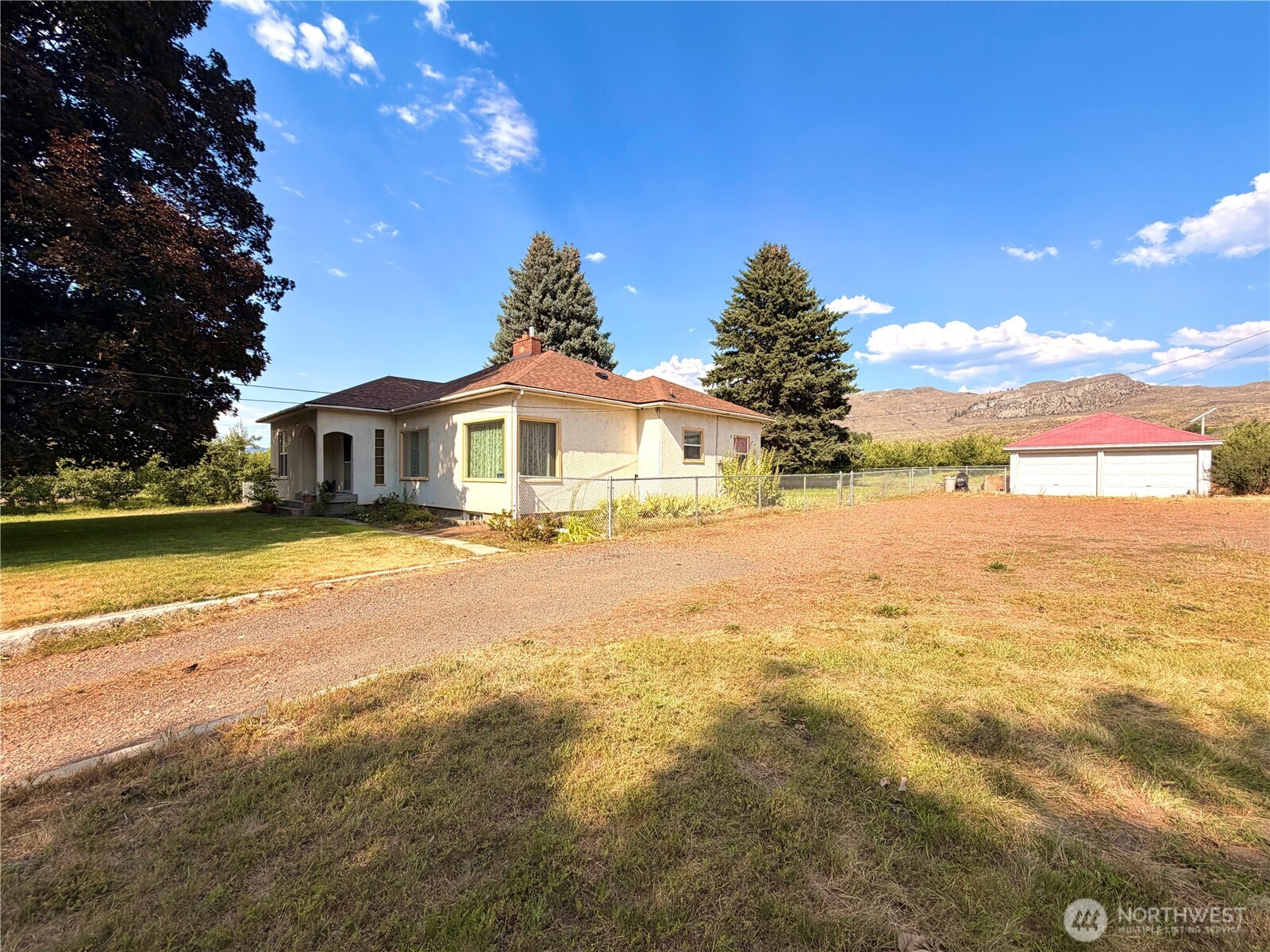31644 Hwy 97 Property Photo 2