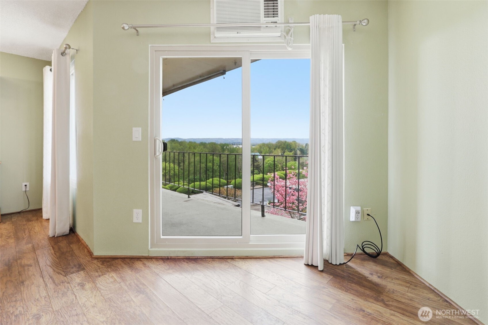 5585 E Evergreen Boulevard 5305 Property Photo 5