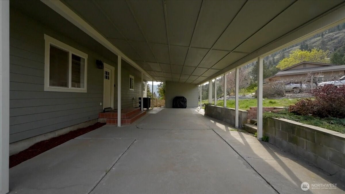 104 Mirage Lane Property Photo 7