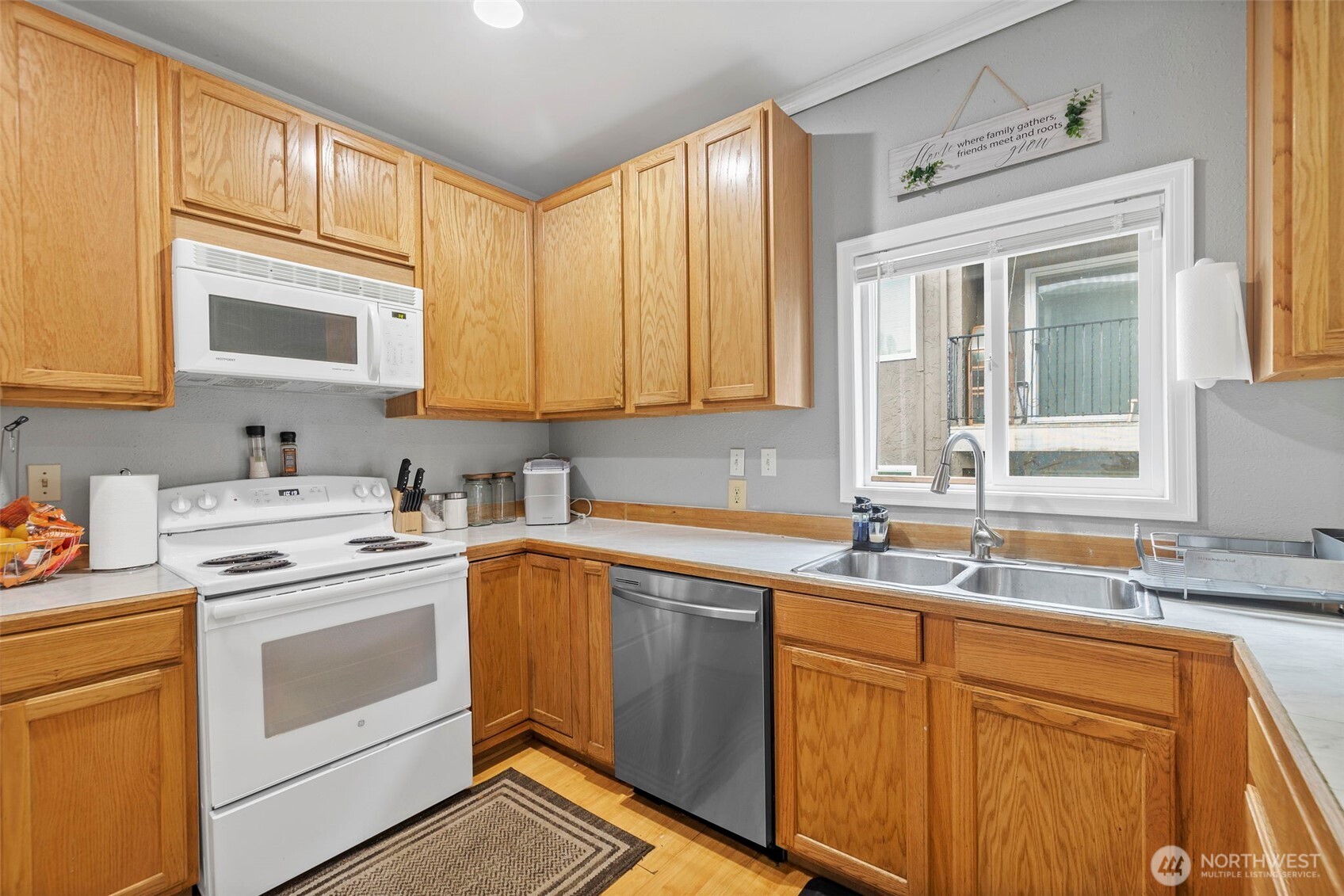 934 N 100th Street Property Photo 5