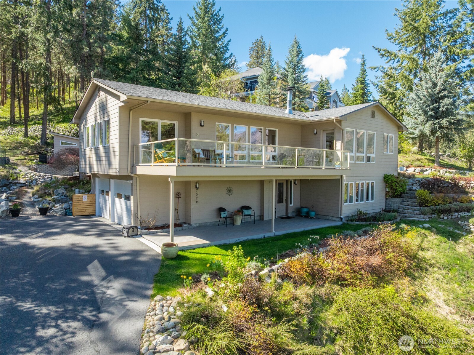 7379 Ridgeview Drive Property Photo 4