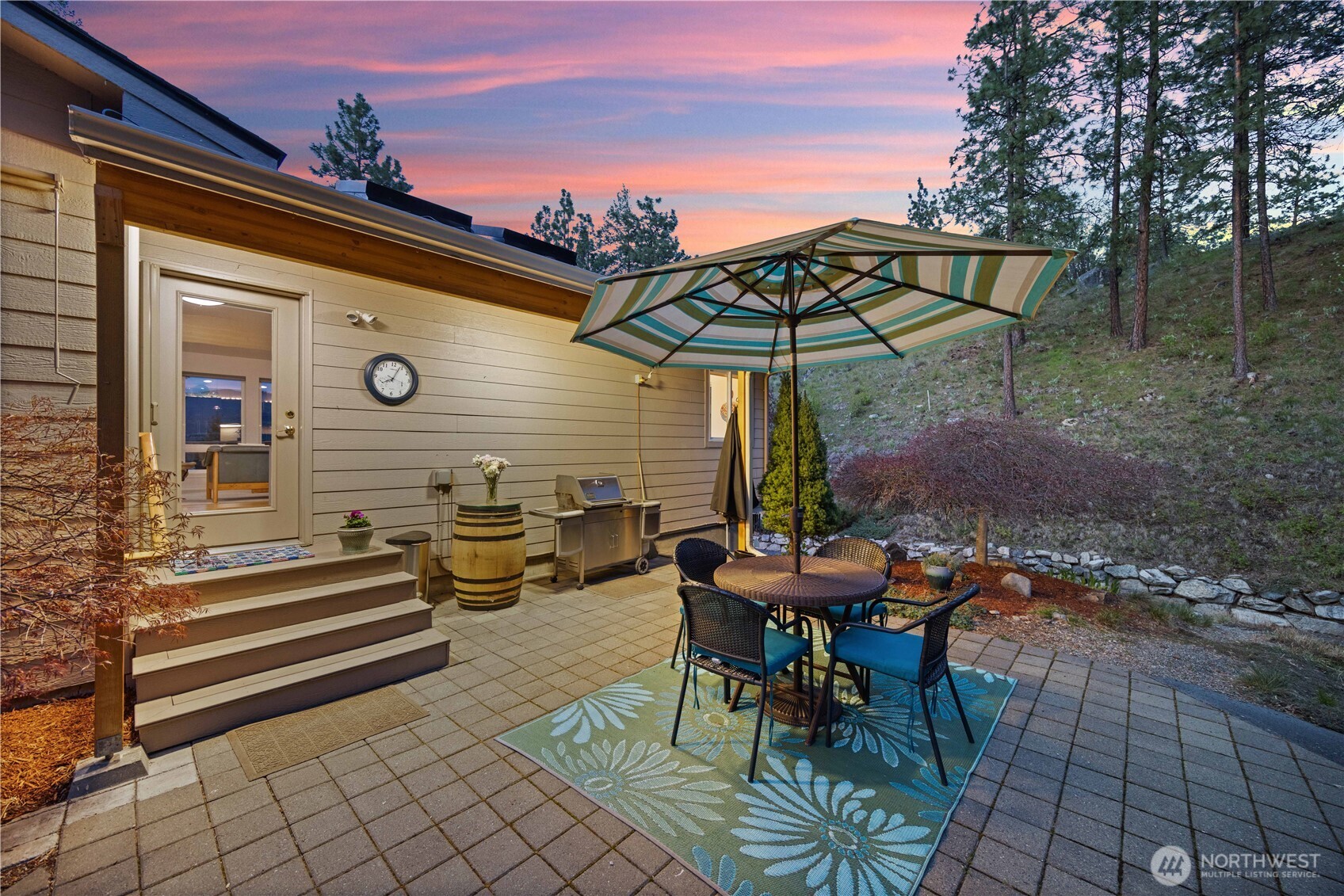 7379 Ridgeview Drive Property Photo 7