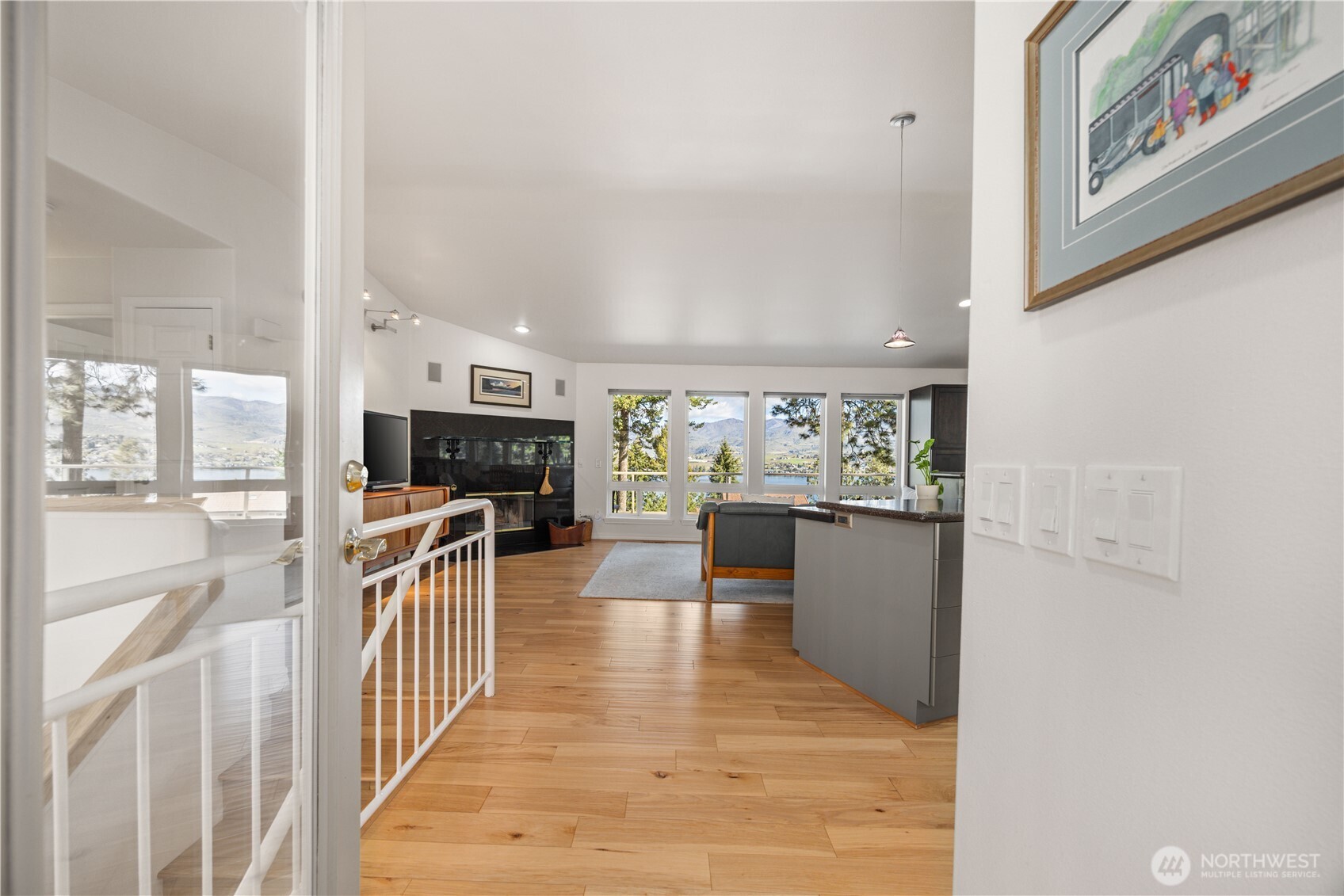 7379 Ridgeview Drive Property Photo 8