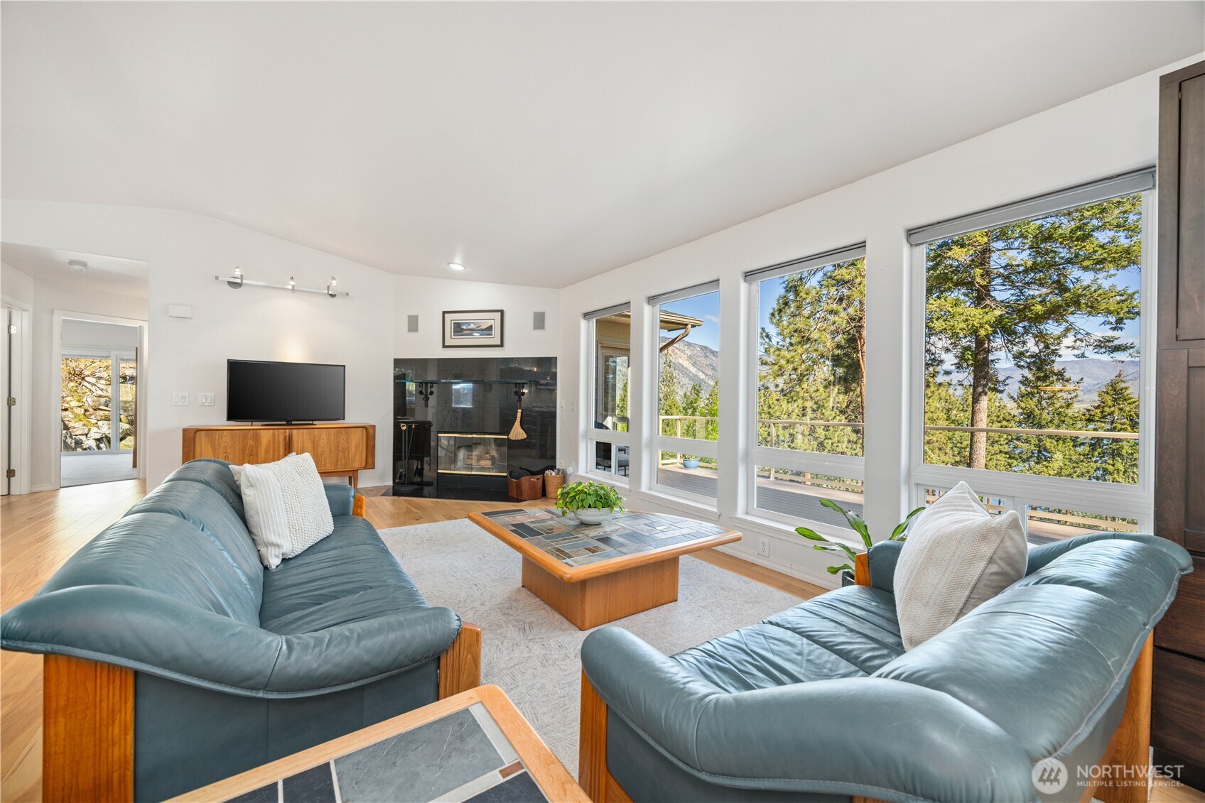 7379 Ridgeview Drive Property Photo 10