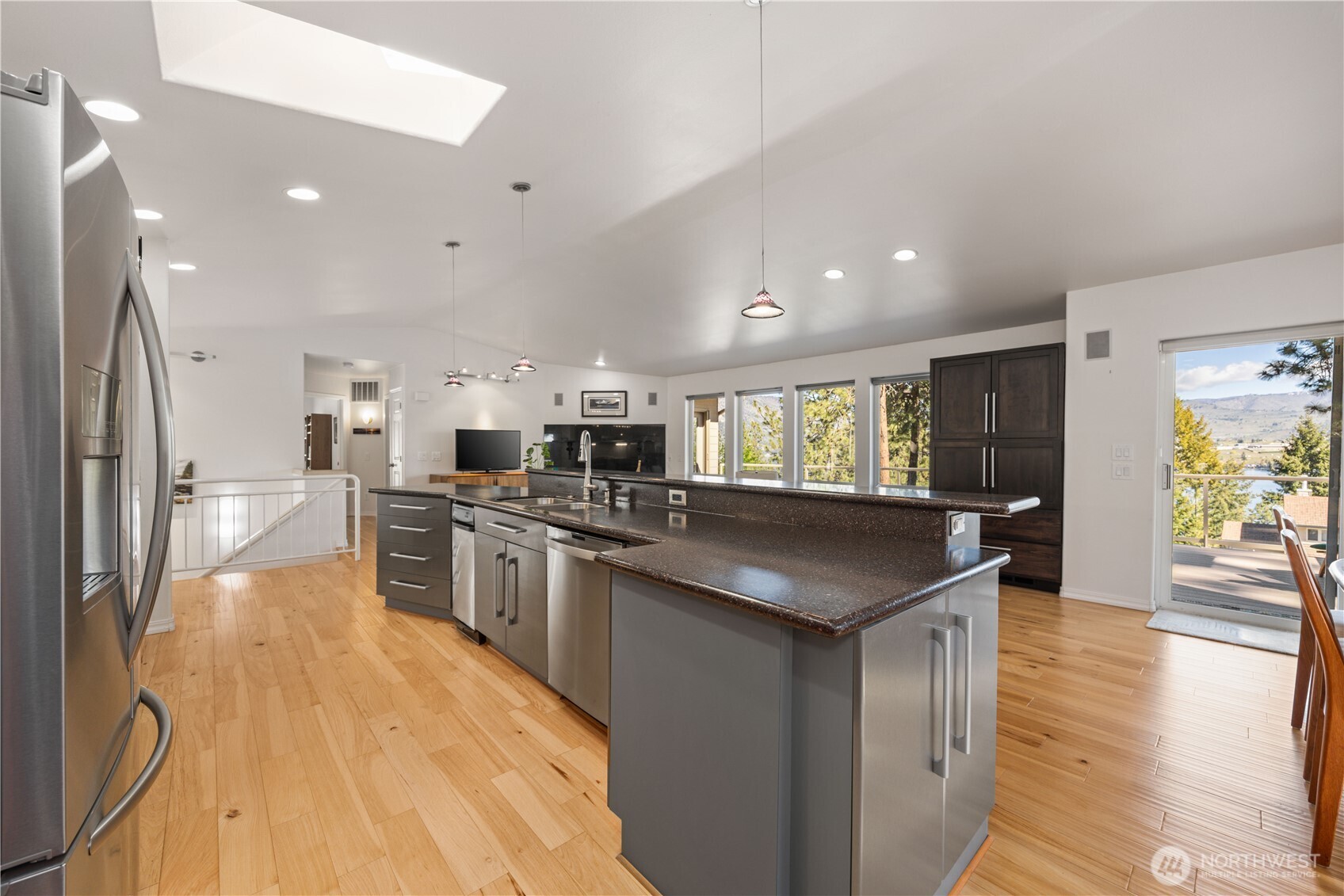 7379 Ridgeview Drive Property Photo 17
