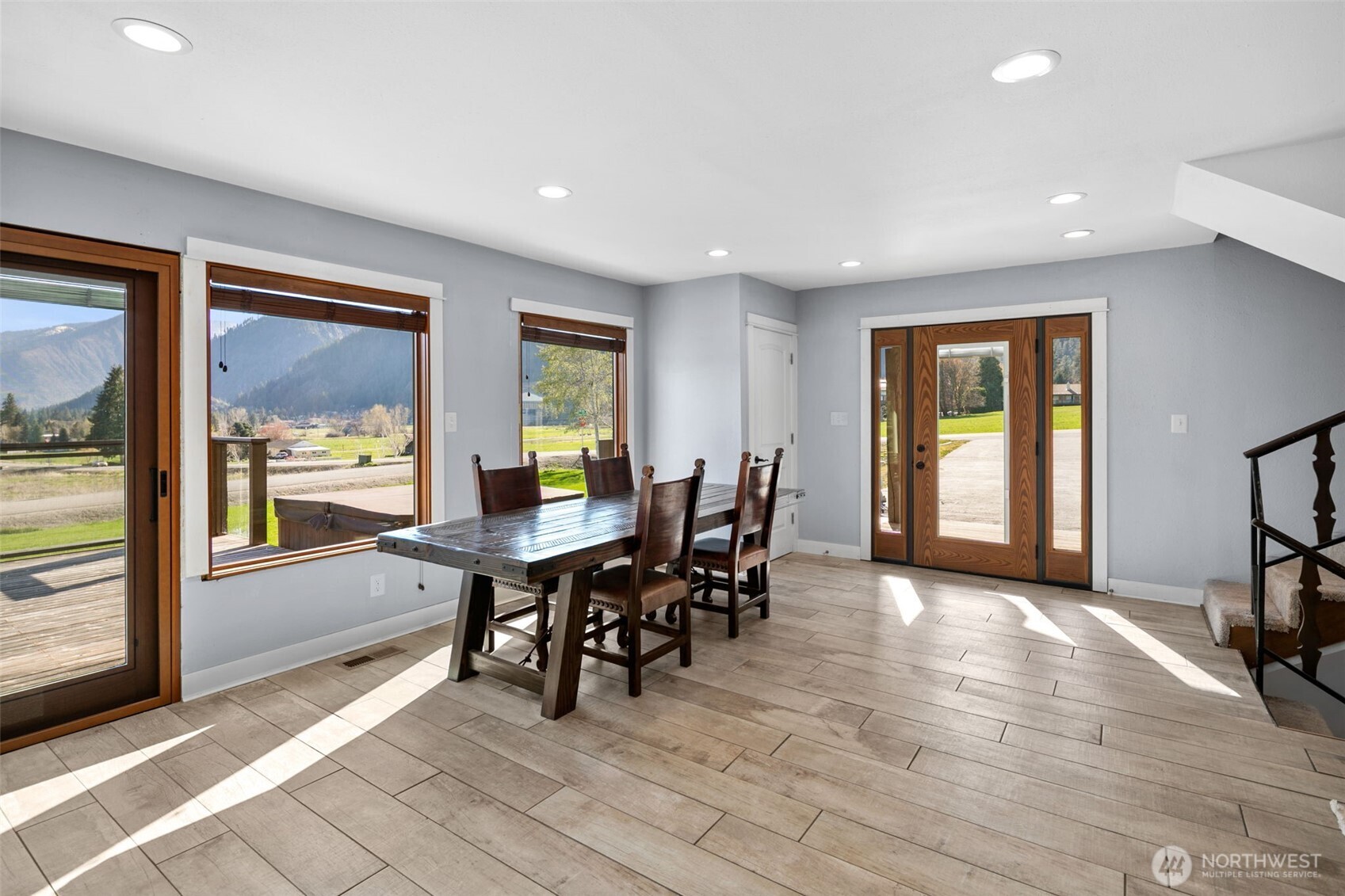 10285 Ski Hill Drive Property Photo 5