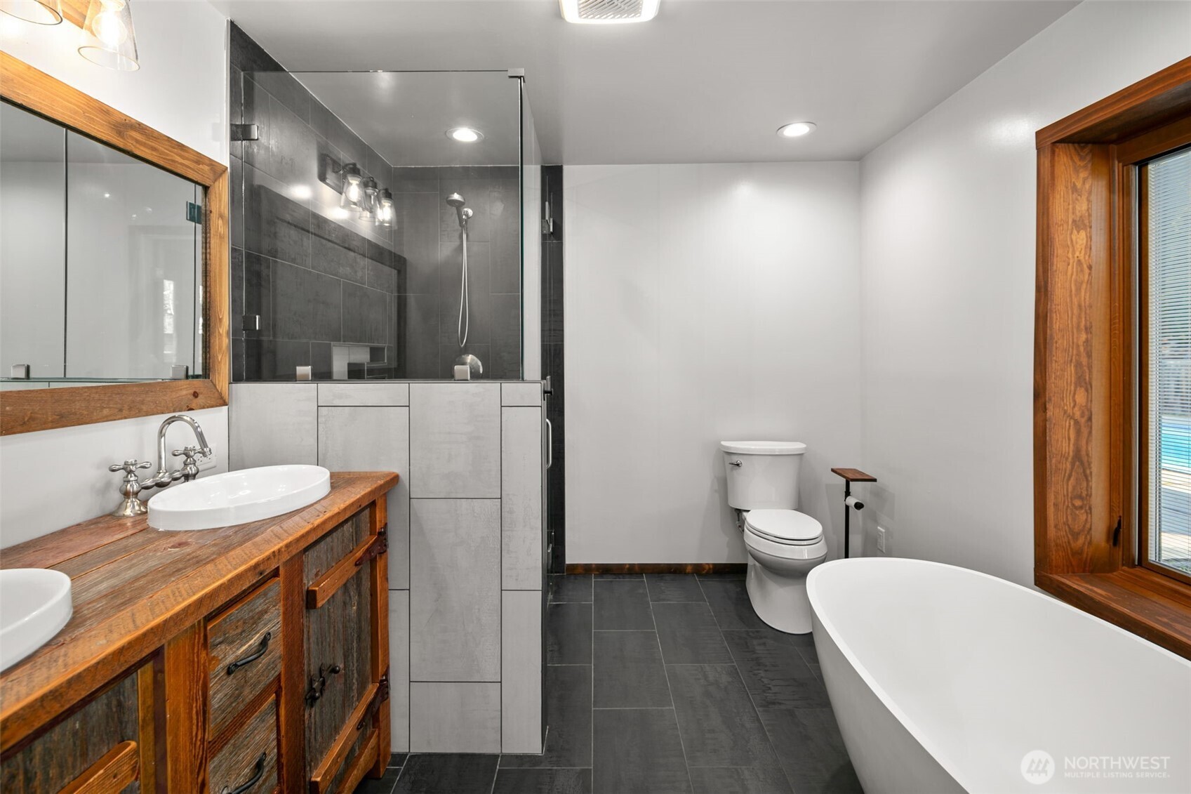 10285 Ski Hill Drive Property Photo 17
