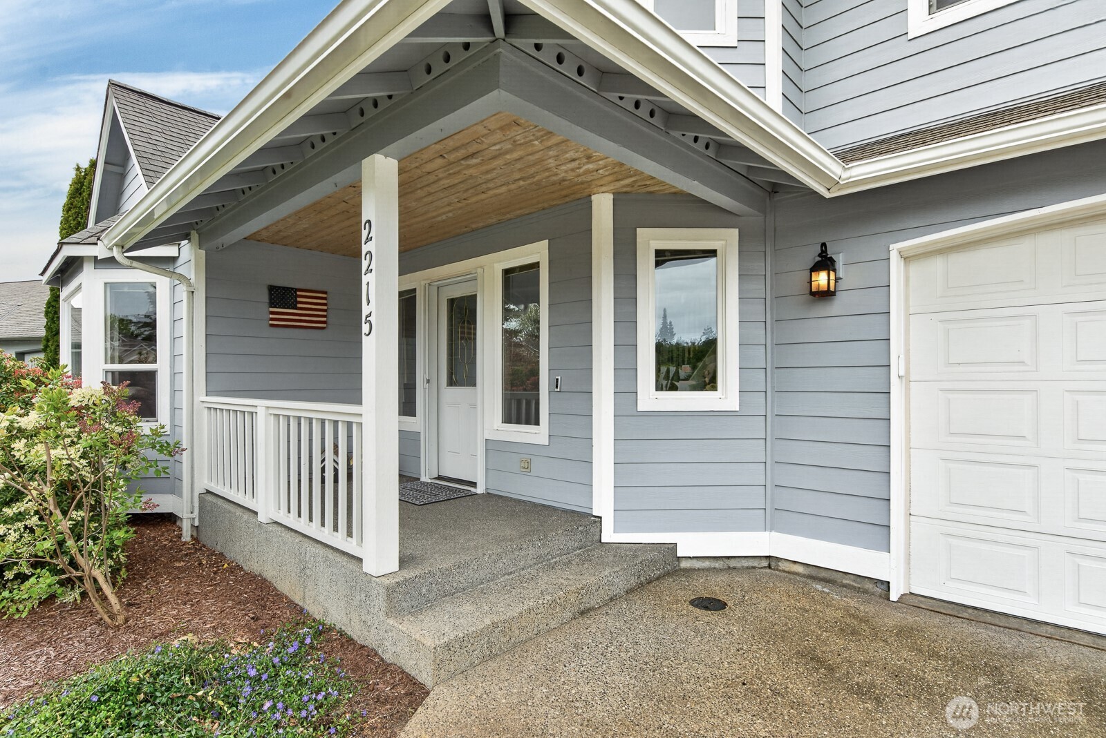 2215 37th Court Property Photo 3