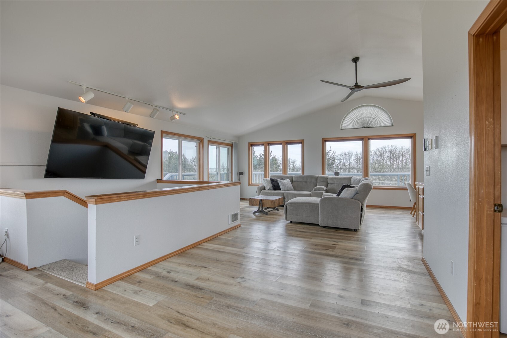 171 Marine View Drive Property Photo 4