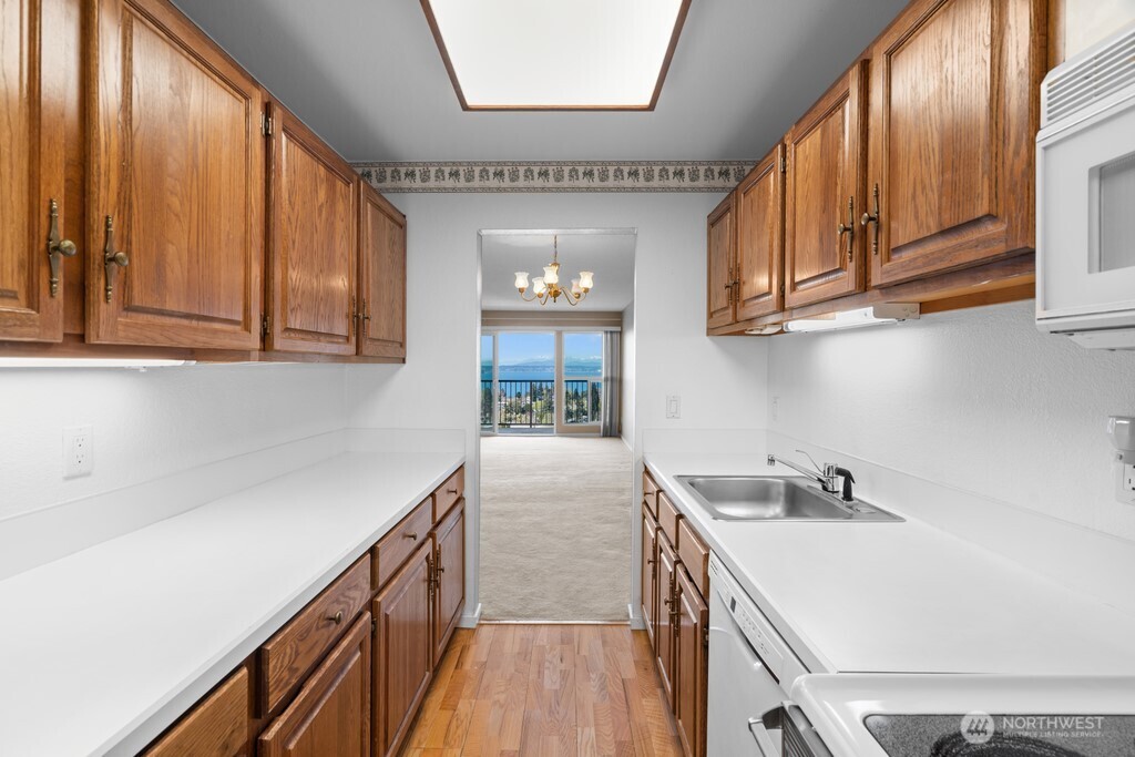 5025 California Avenue 402 Property Photo 10