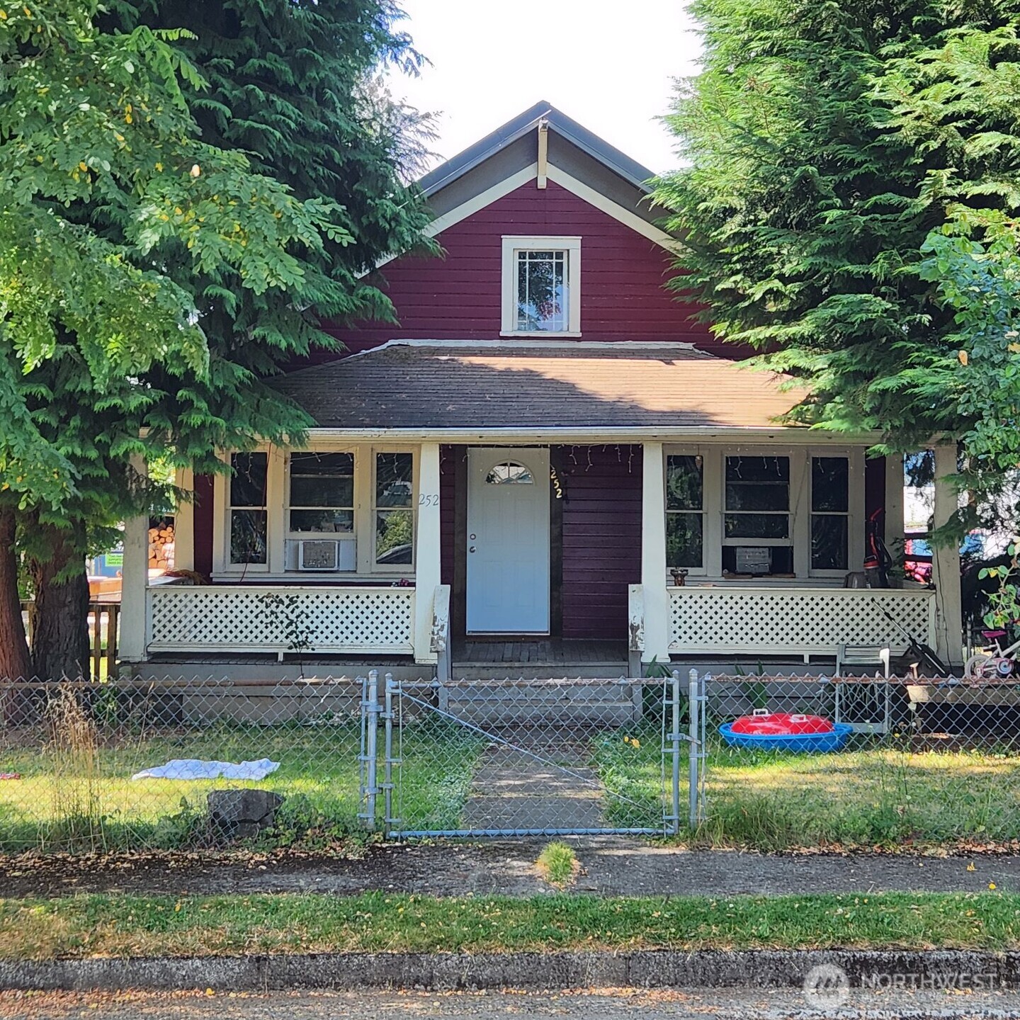 252 4th Street Property Photo 1