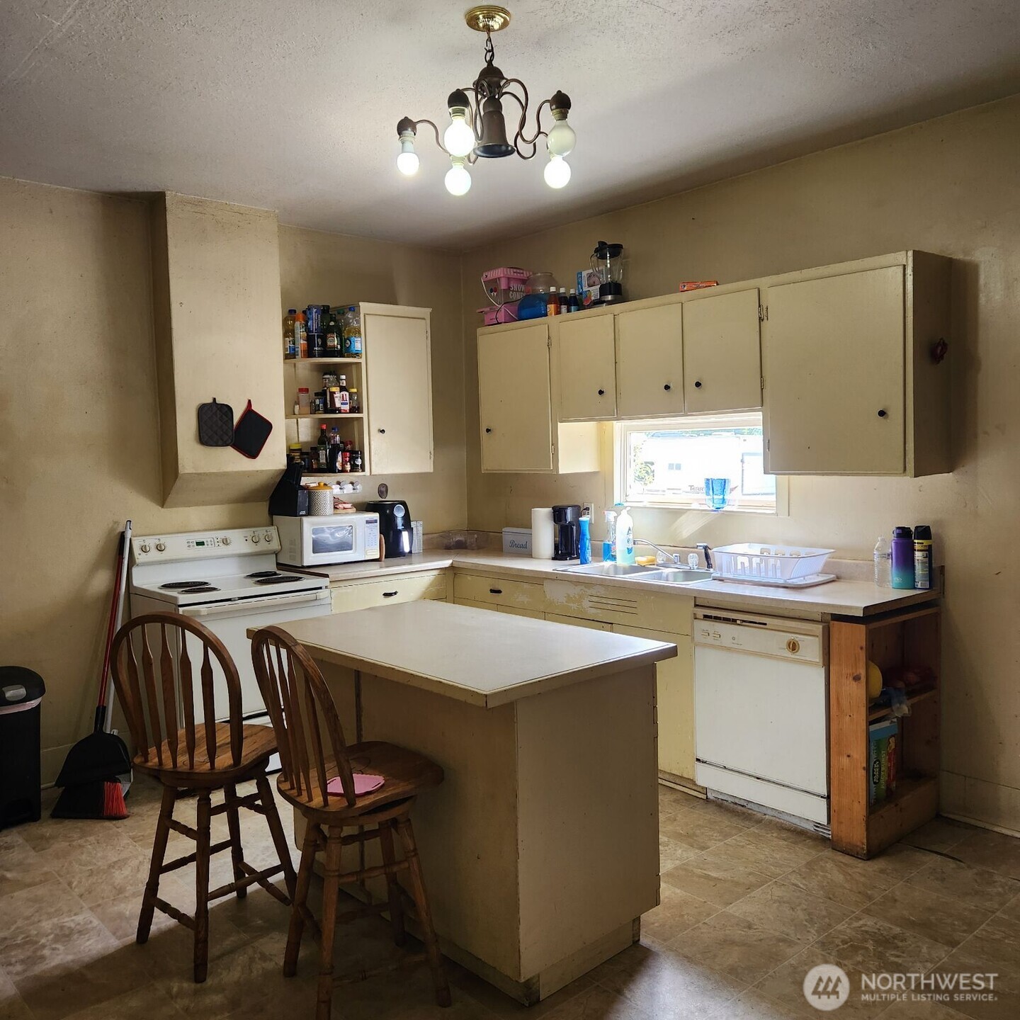 252 4th Street Property Photo 5