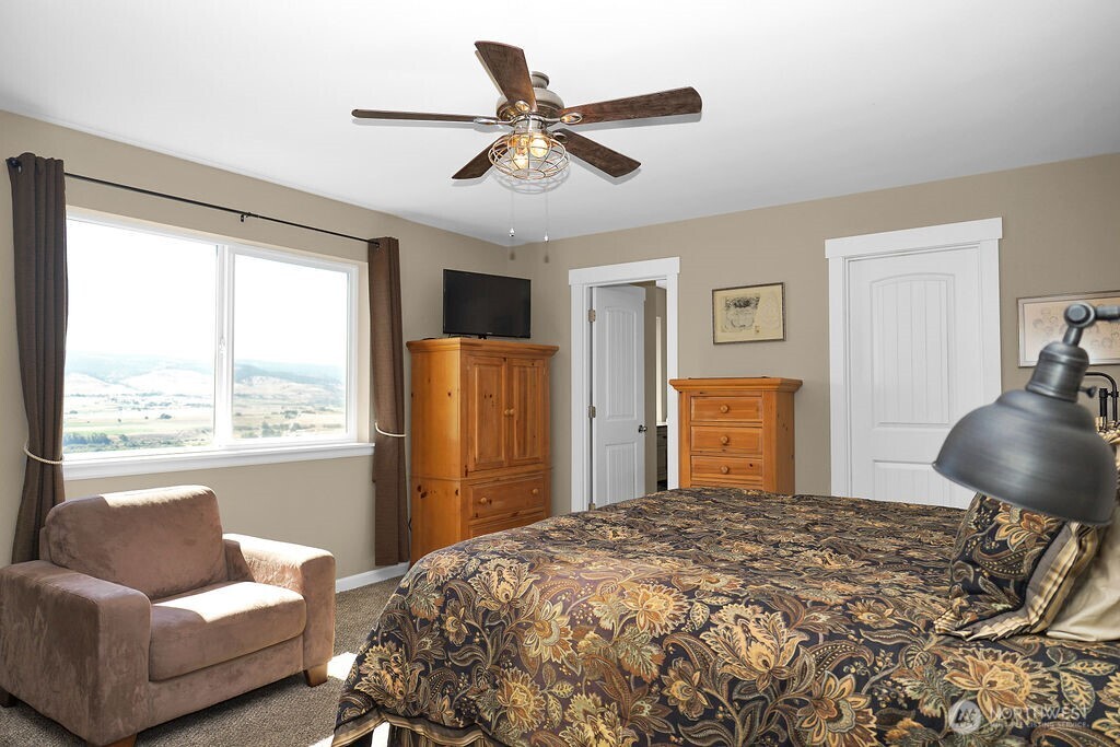 1561 Bitterbrush Drive Property Photo 27