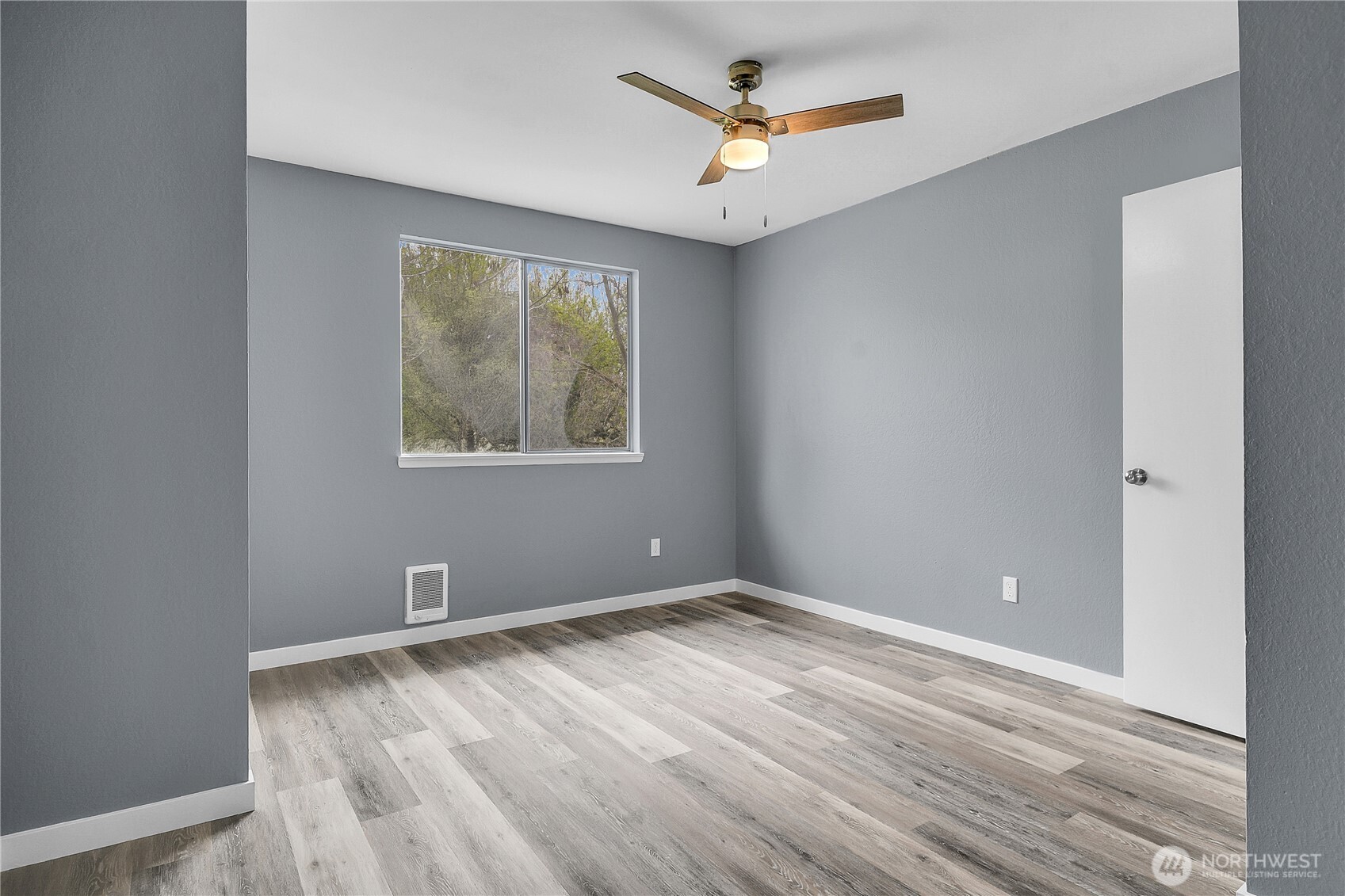 338 16th Avenue B Property Photo 5