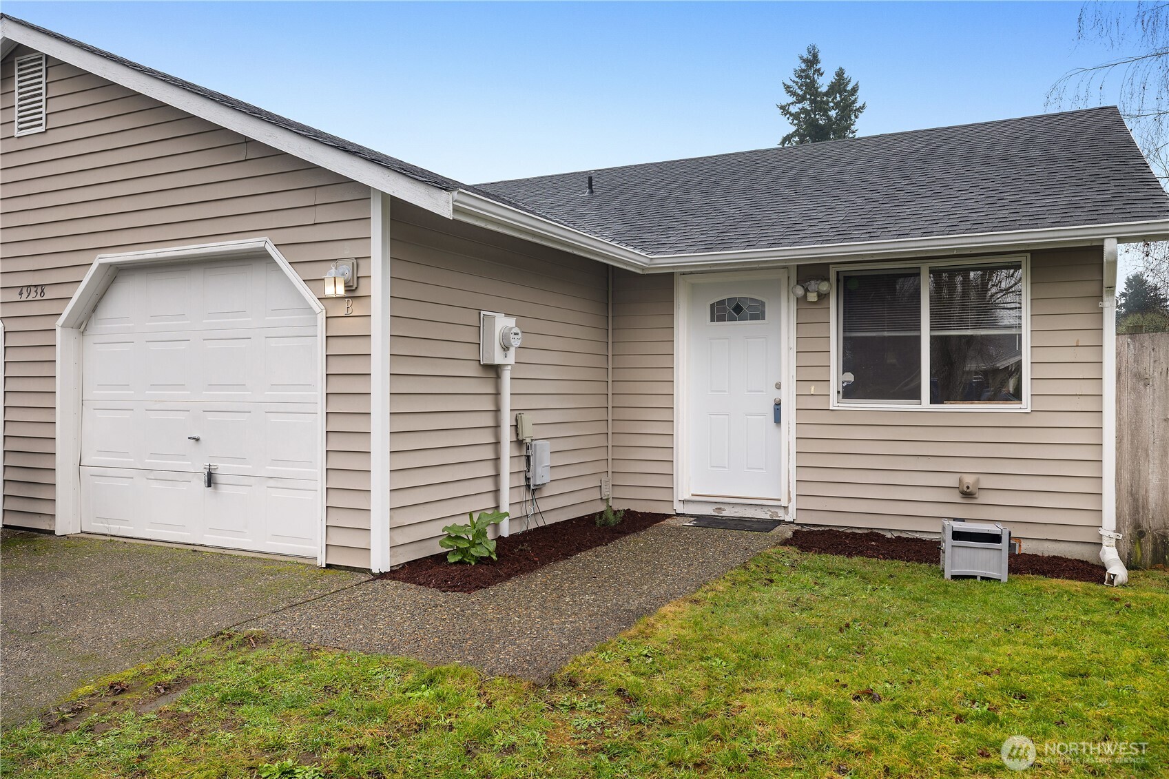 4938 Wilshire Court A & B Property Photo 2