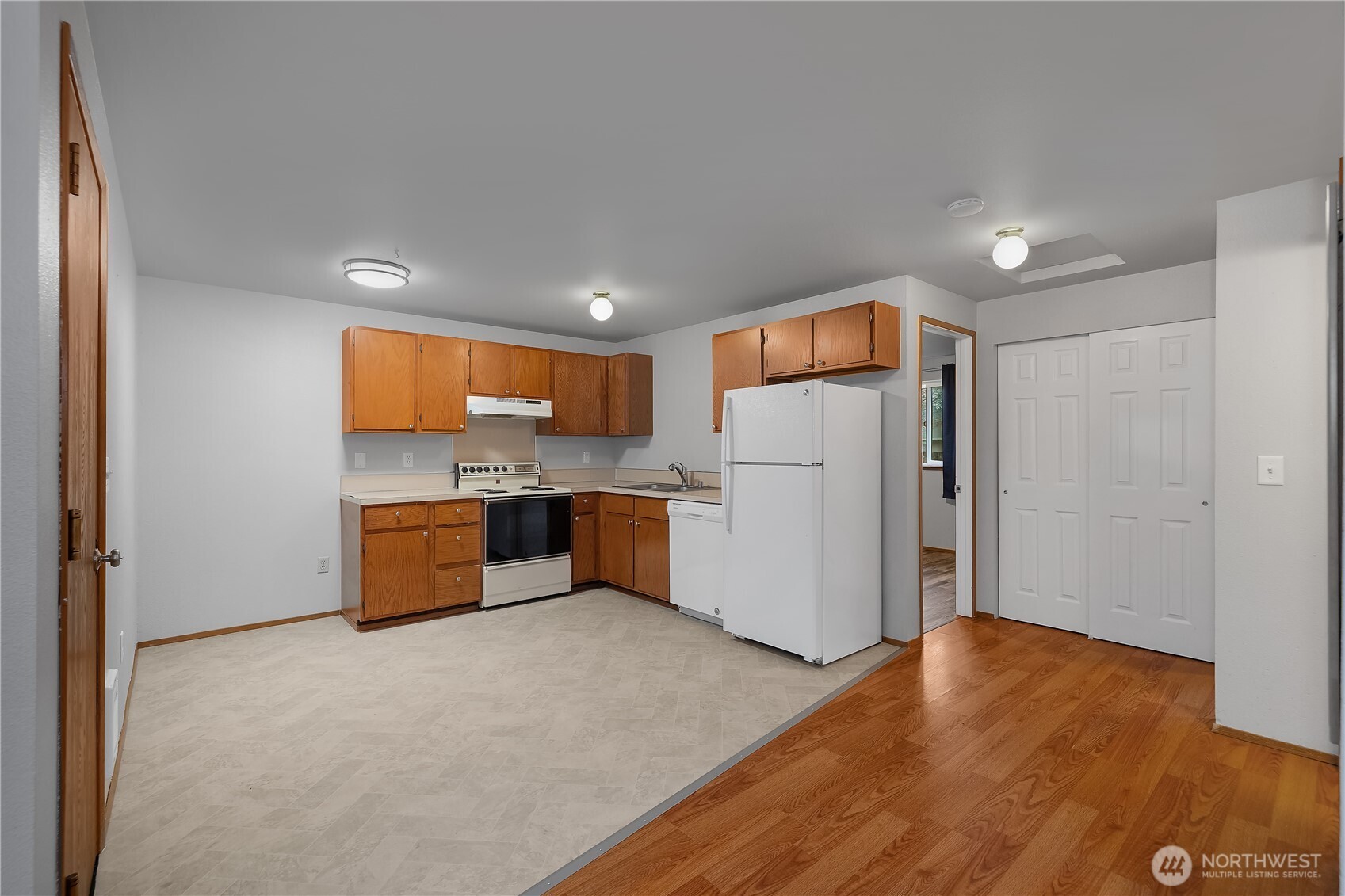 4938 Wilshire Court A & B Property Photo 8