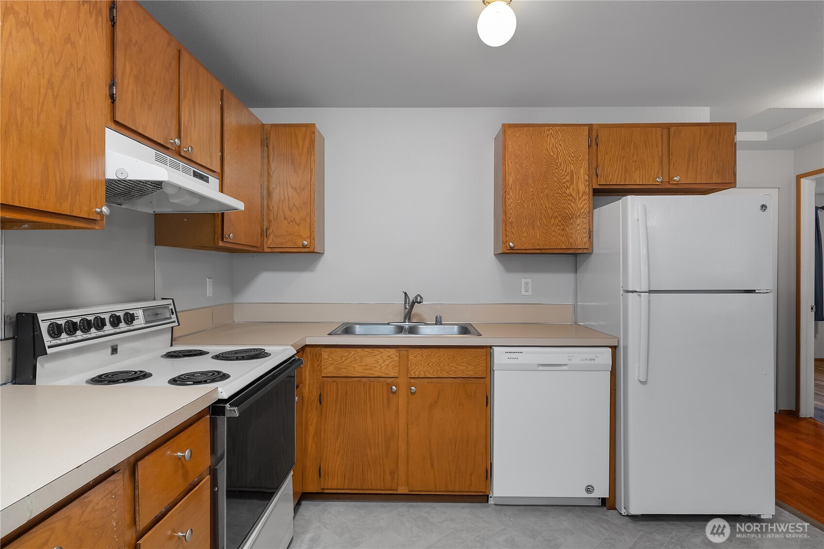 4938 Wilshire Court A & B Property Photo 9