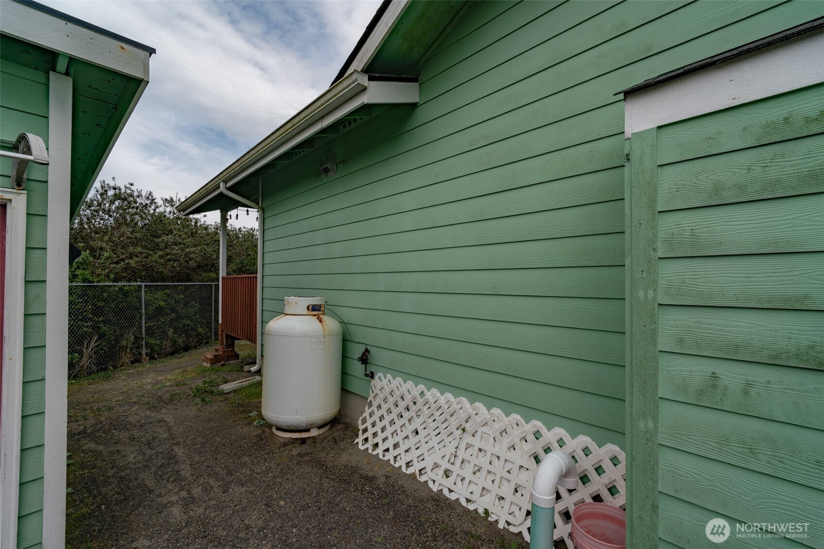 1116 Sw Glendover Court Property Photo 7
