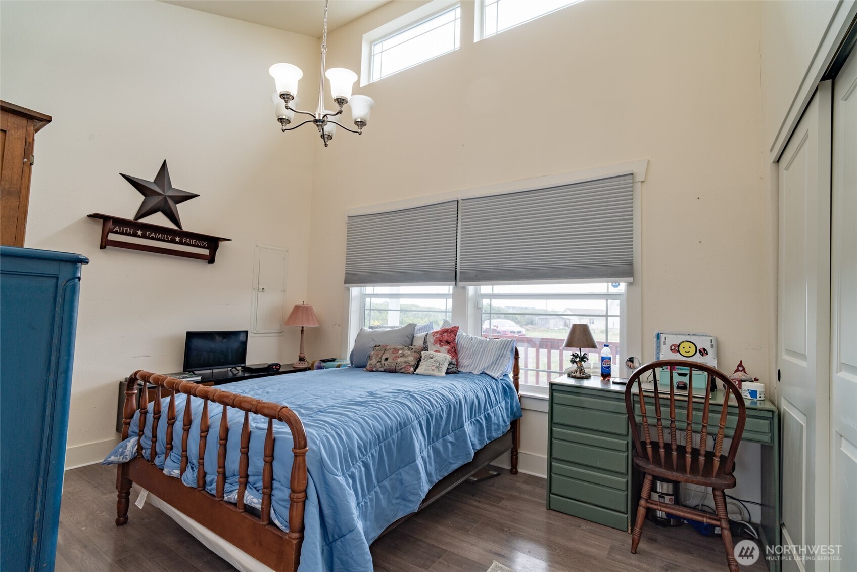 1116 Sw Glendover Court Property Photo 24