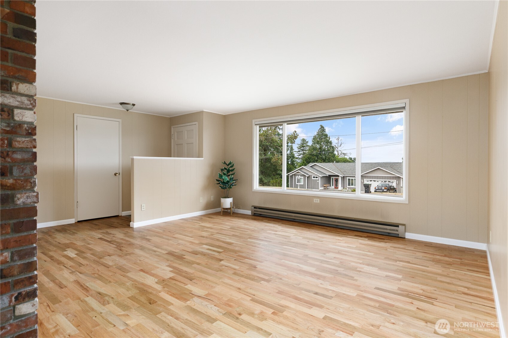 690 Maplewood Loop Property Photo 5