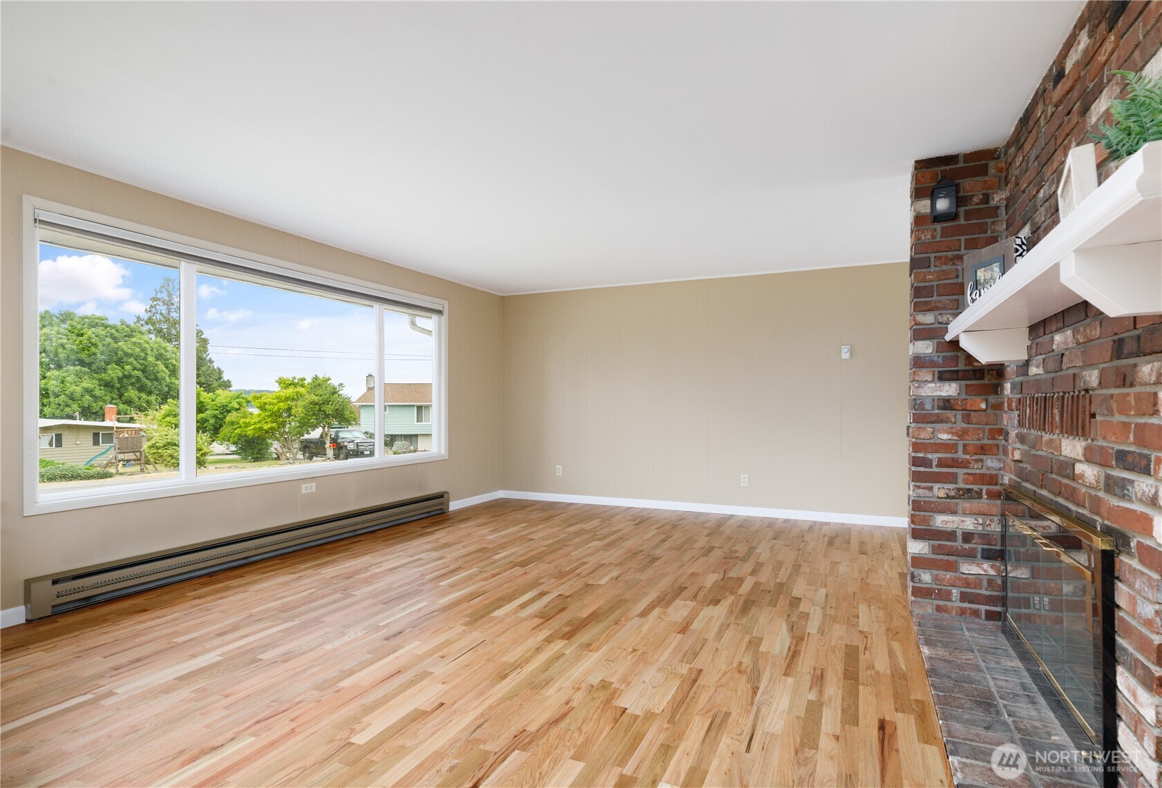 690 Maplewood Loop Property Photo 6