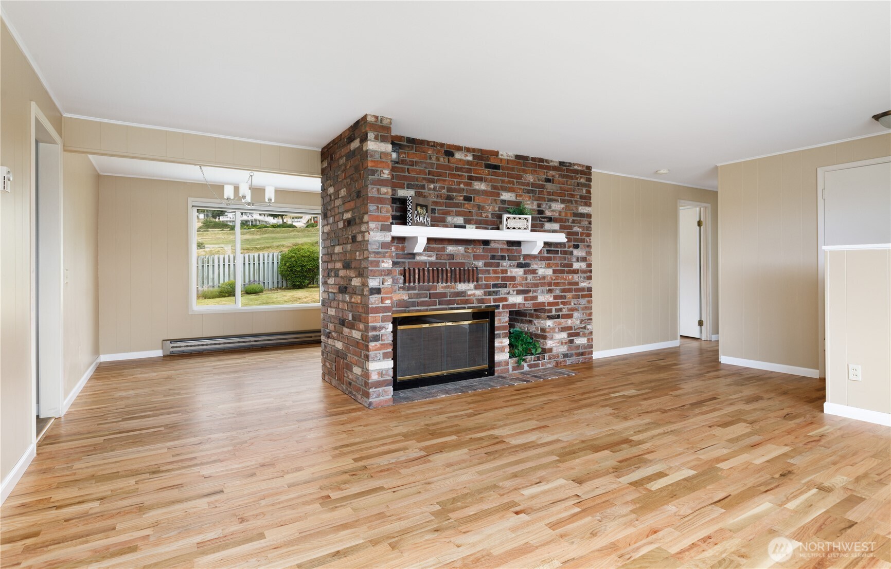 690 Maplewood Loop Property Photo 8