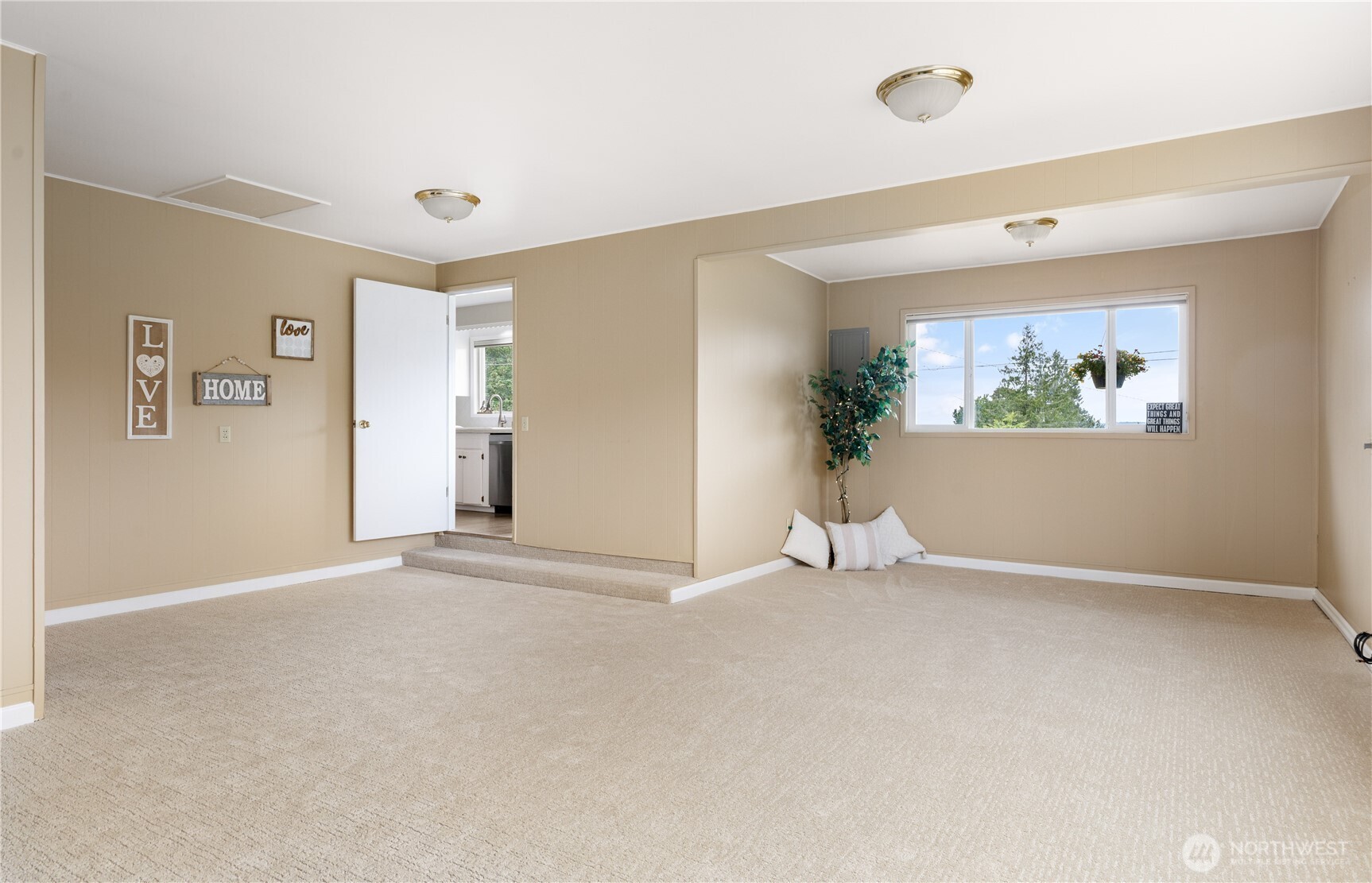 690 Maplewood Loop Property Photo 18
