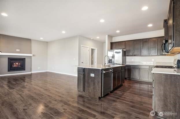 6930 Oleander Ave Ne Property Photo 6