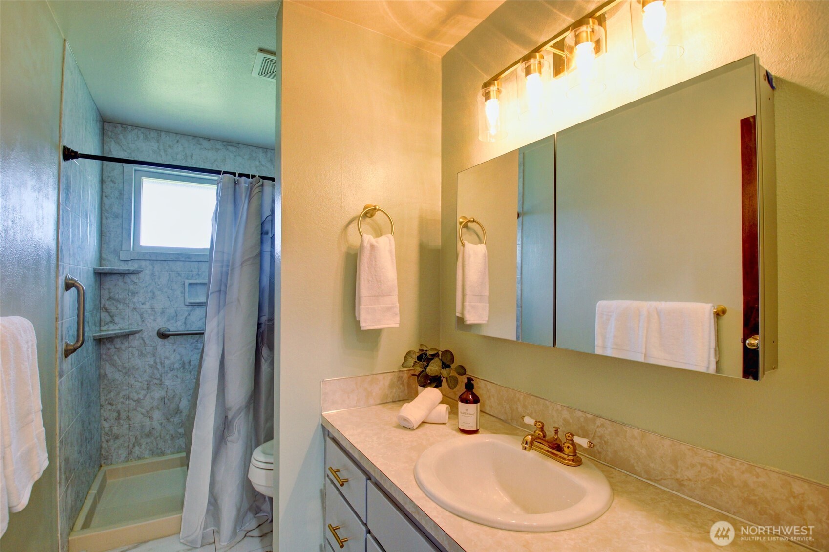 908 S 20th Property Photo 12