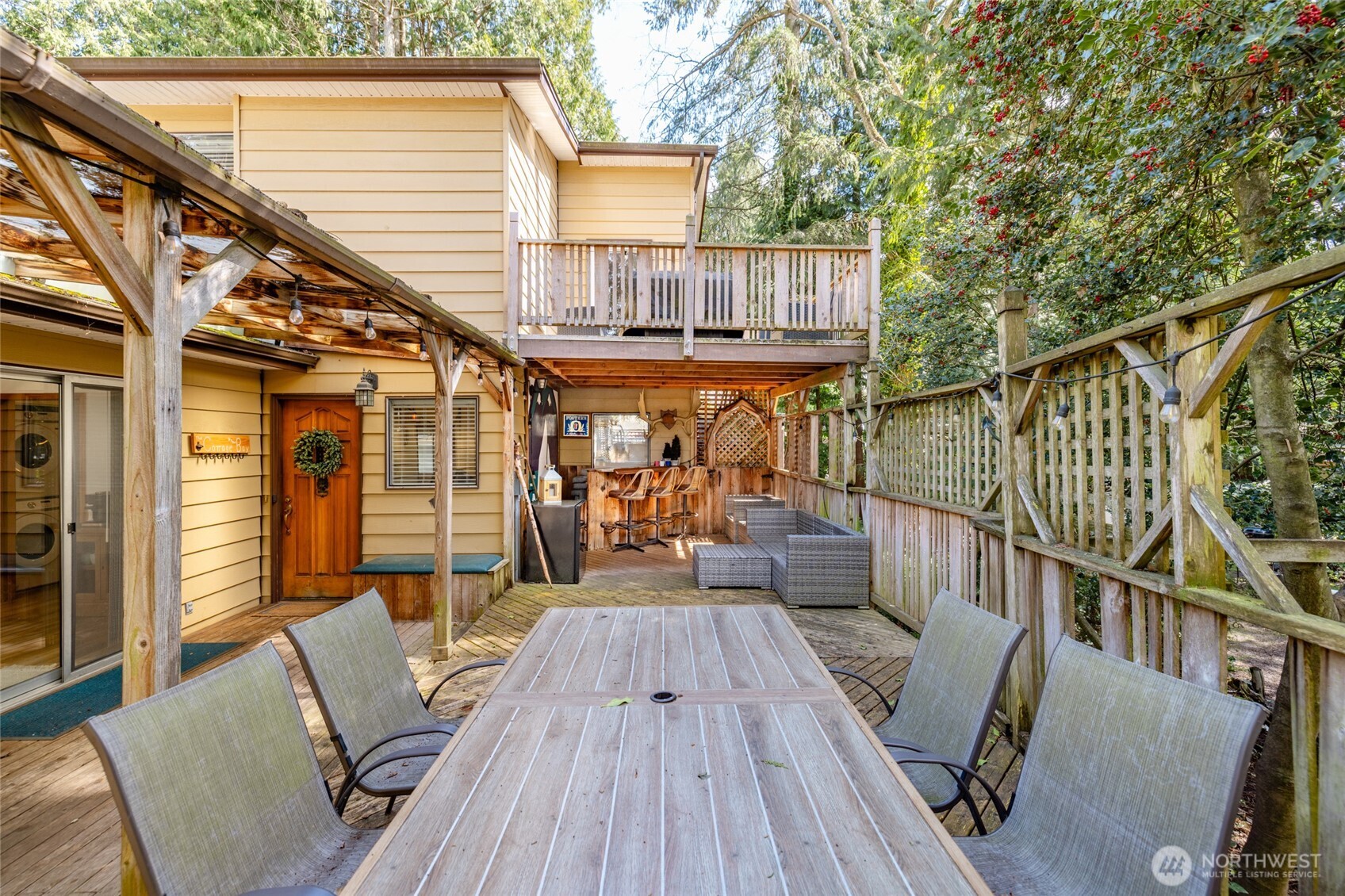 8252 Beach Way Drive Property Photo 5