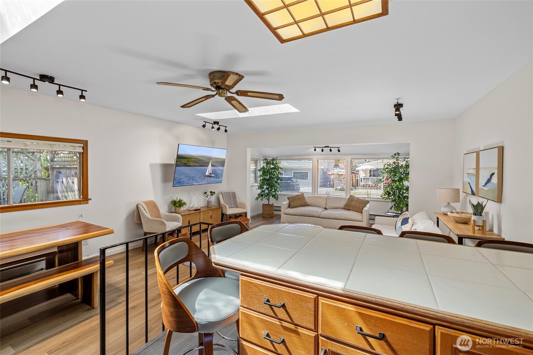 8252 Beach Way Drive Property Photo 12