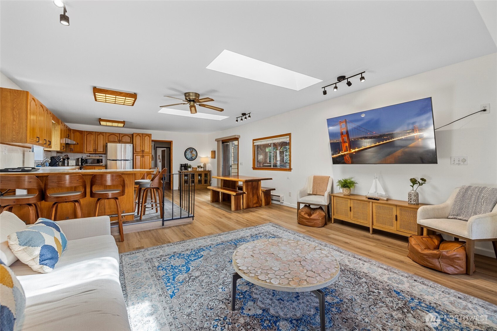 8252 Beach Way Drive Property Photo 15