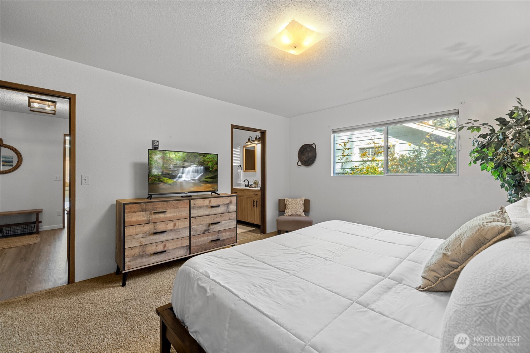8252 Beach Way Drive Property Photo 18