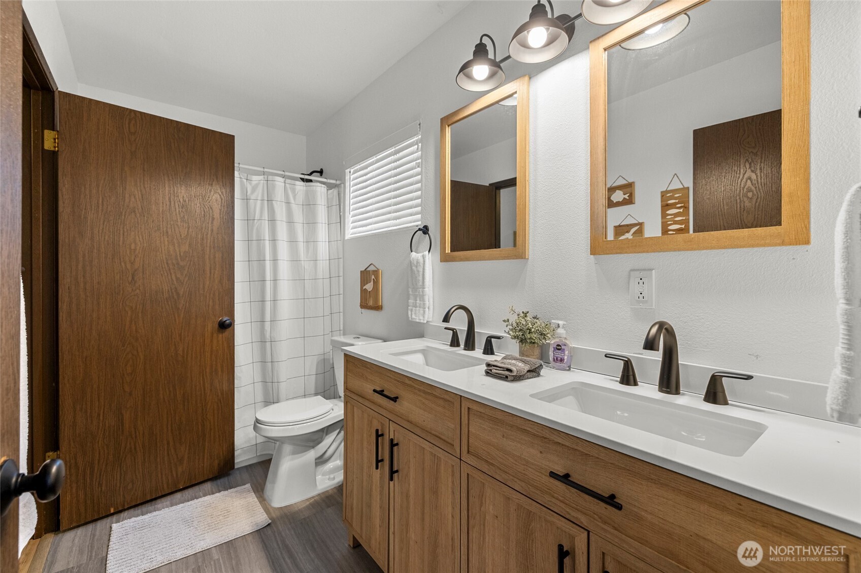 8252 Beach Way Drive Property Photo 19