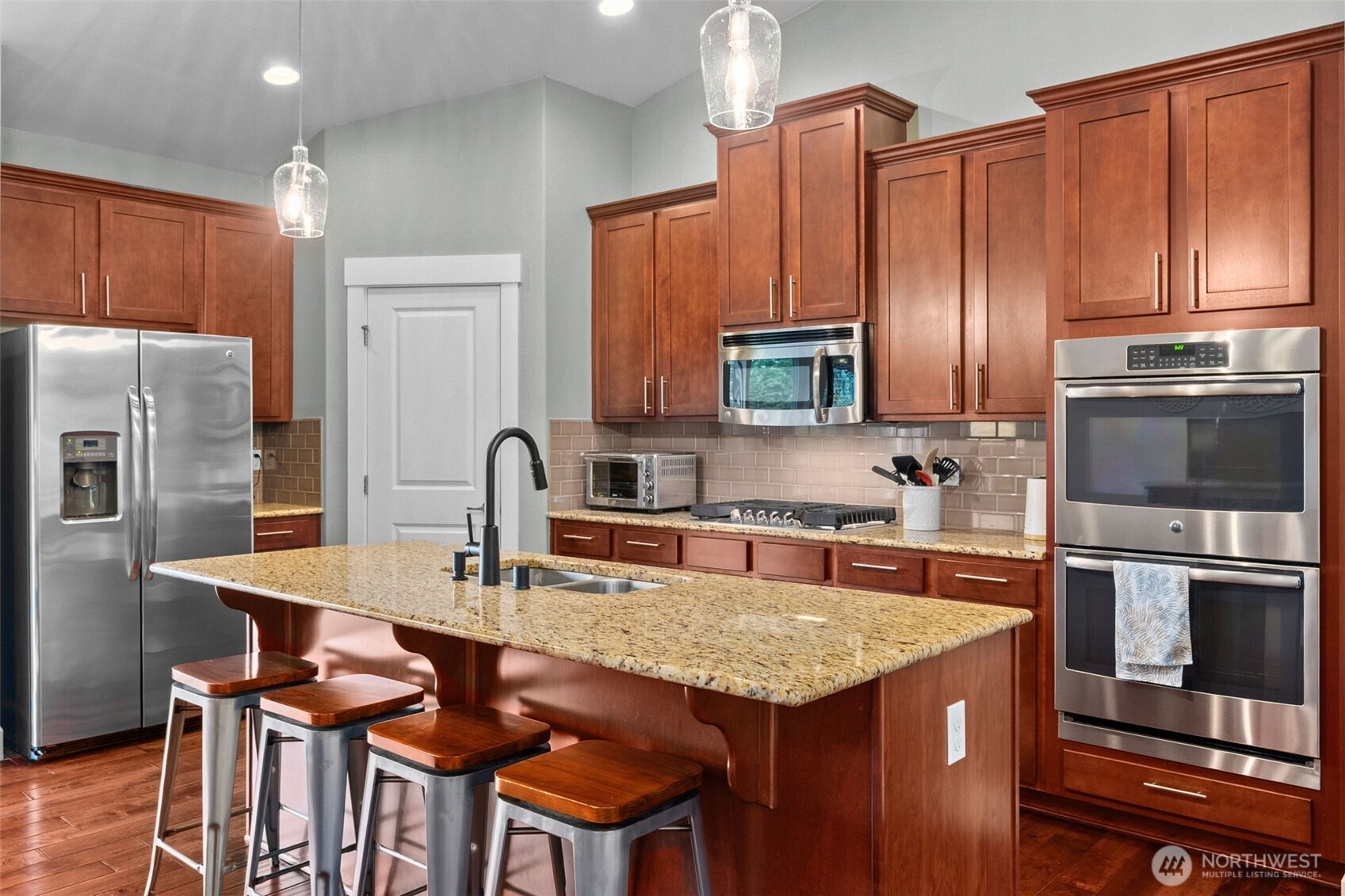 10411 32nd Street Property Photo 3