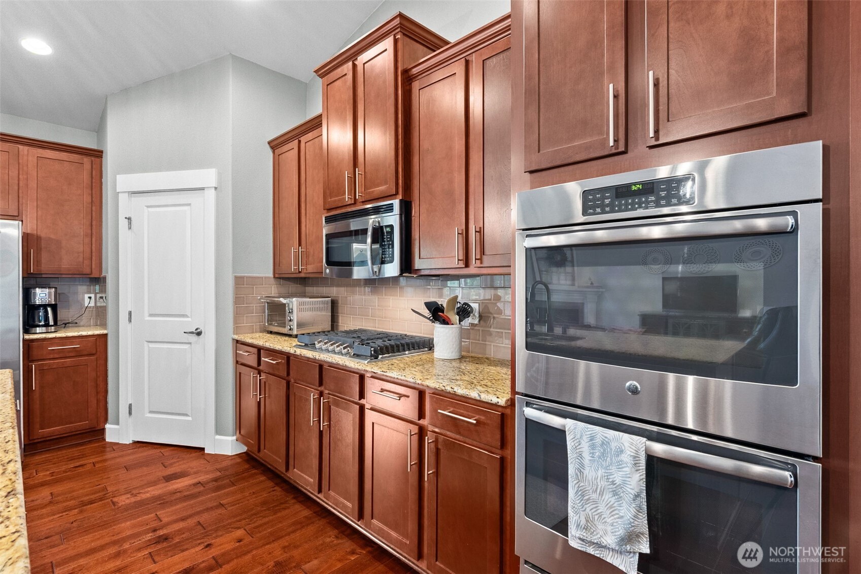 10411 32nd Street Property Photo 13