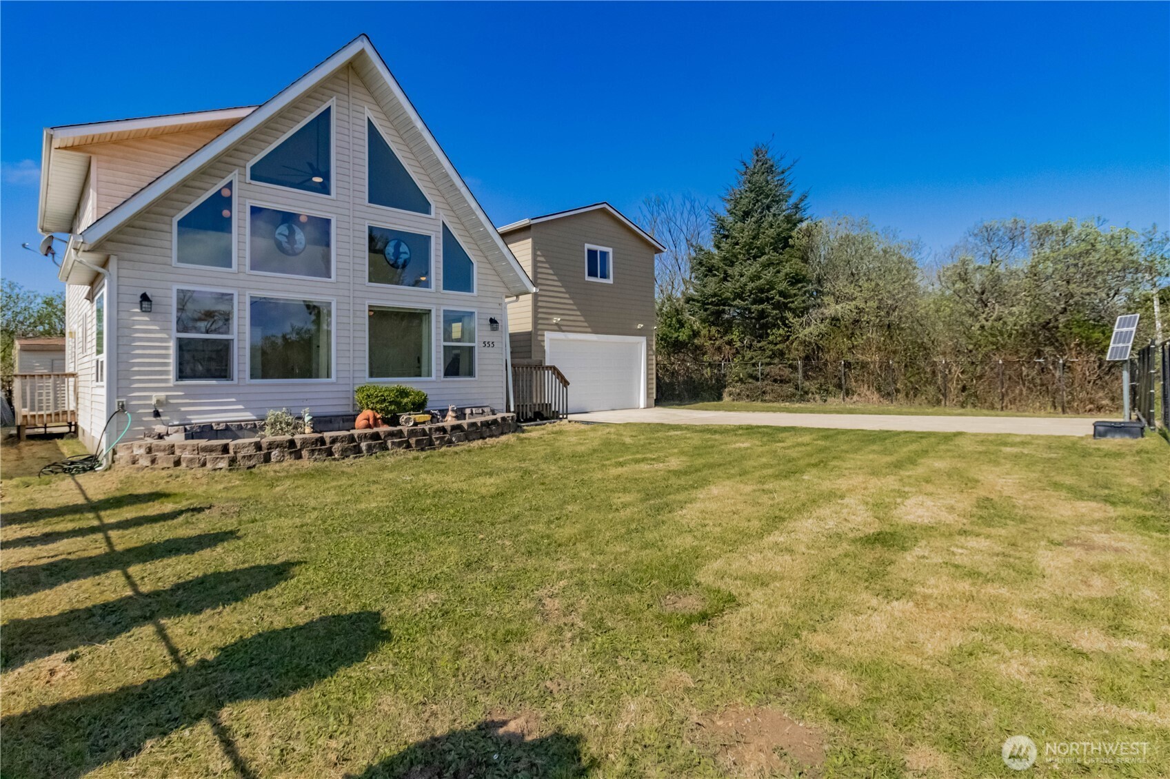 555 Ensign Avenue Property Photo 3