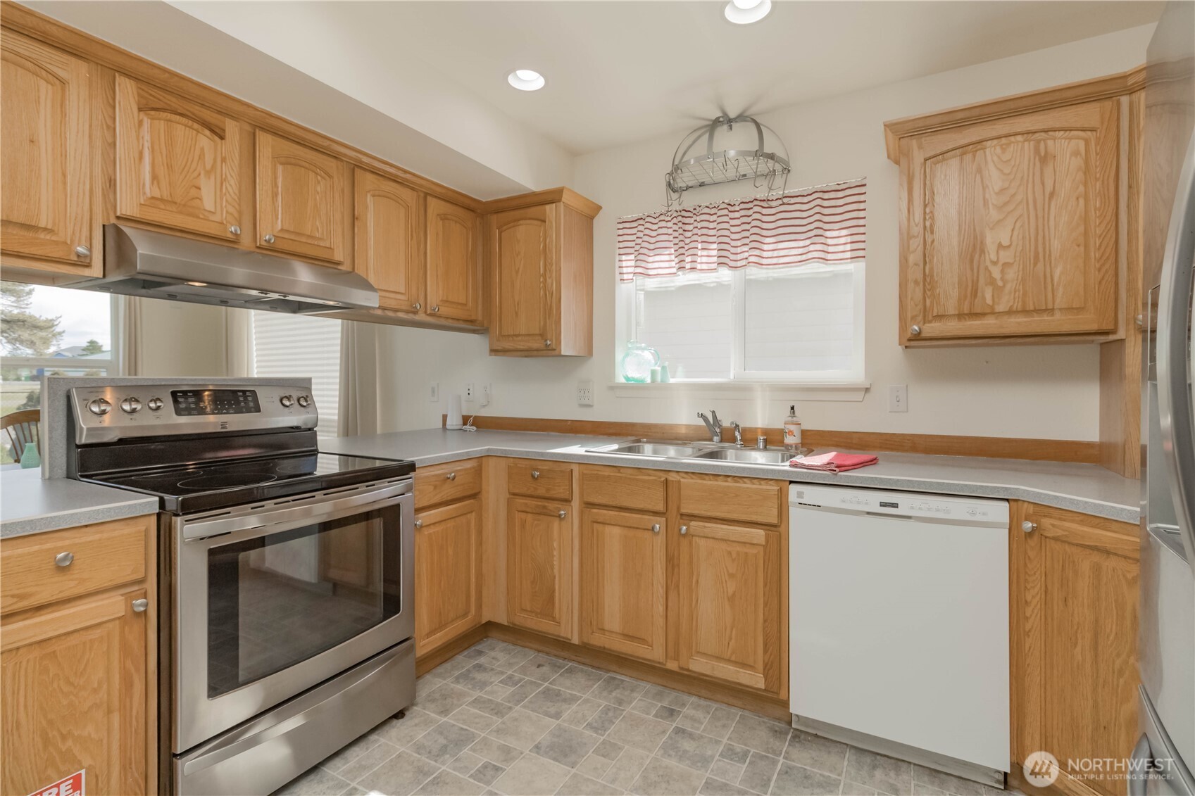 555 Ensign Avenue Property Photo 10