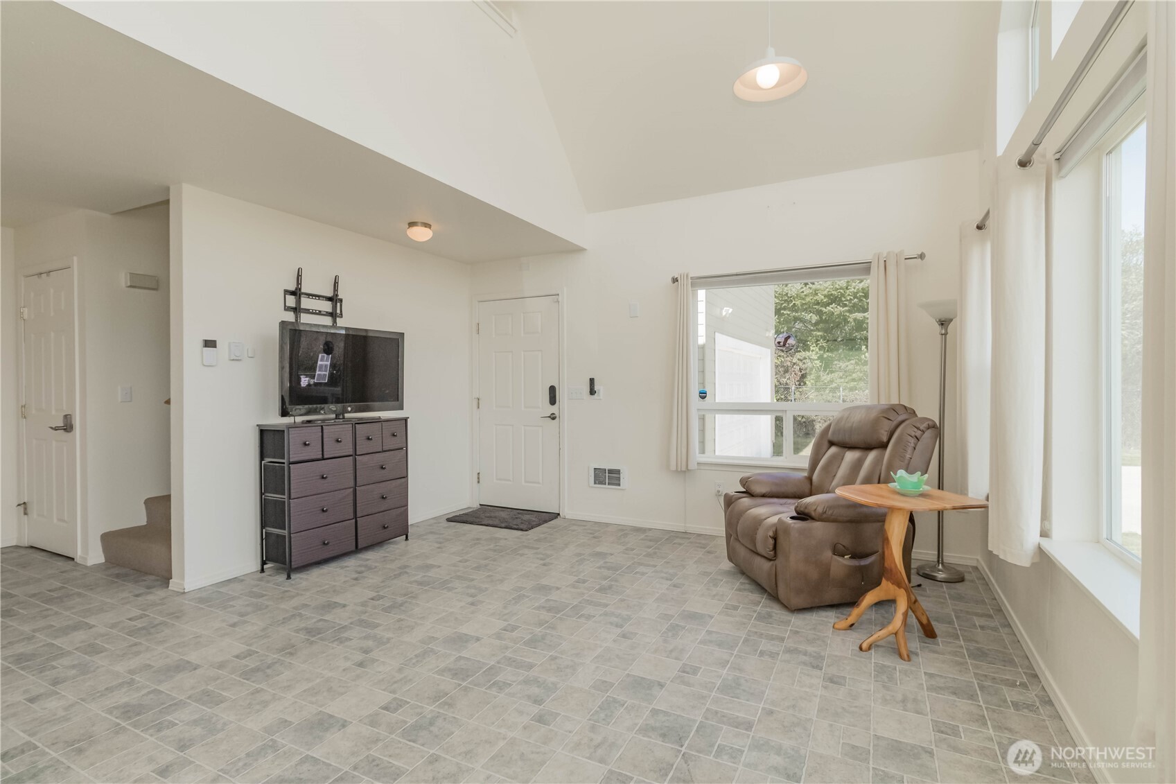 555 Ensign Avenue Property Photo 11
