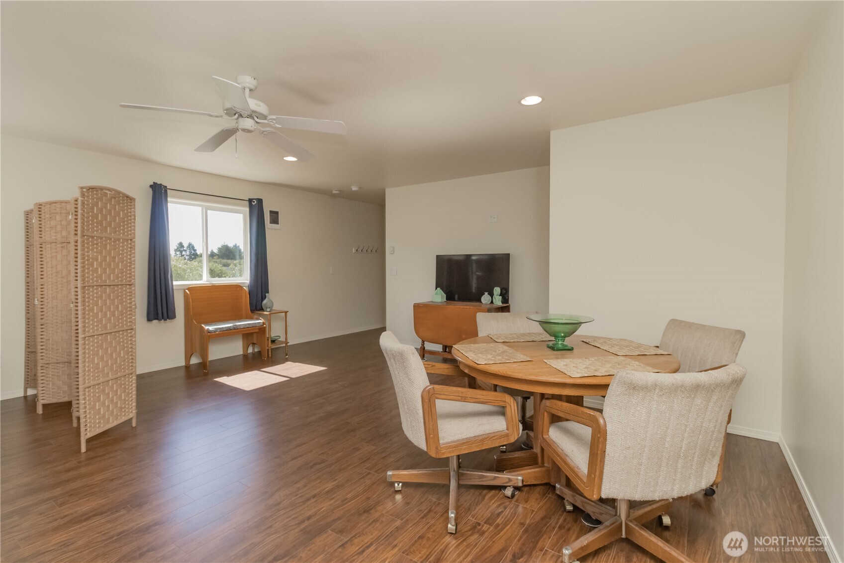 555 Ensign Avenue Property Photo 35
