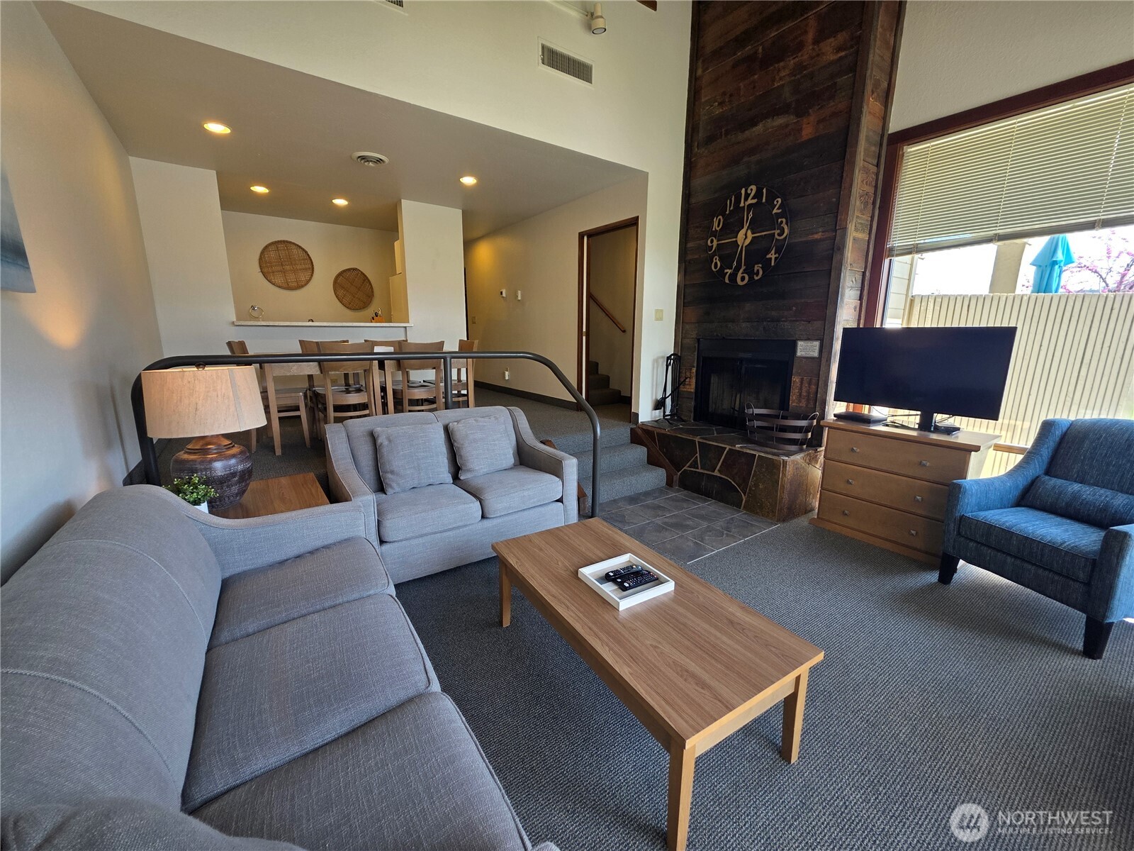 1 Nekquelekin 422-b Property Photo 6