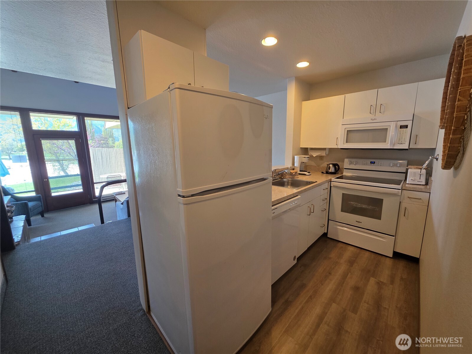 1 Nekquelekin 422-b Property Photo 8