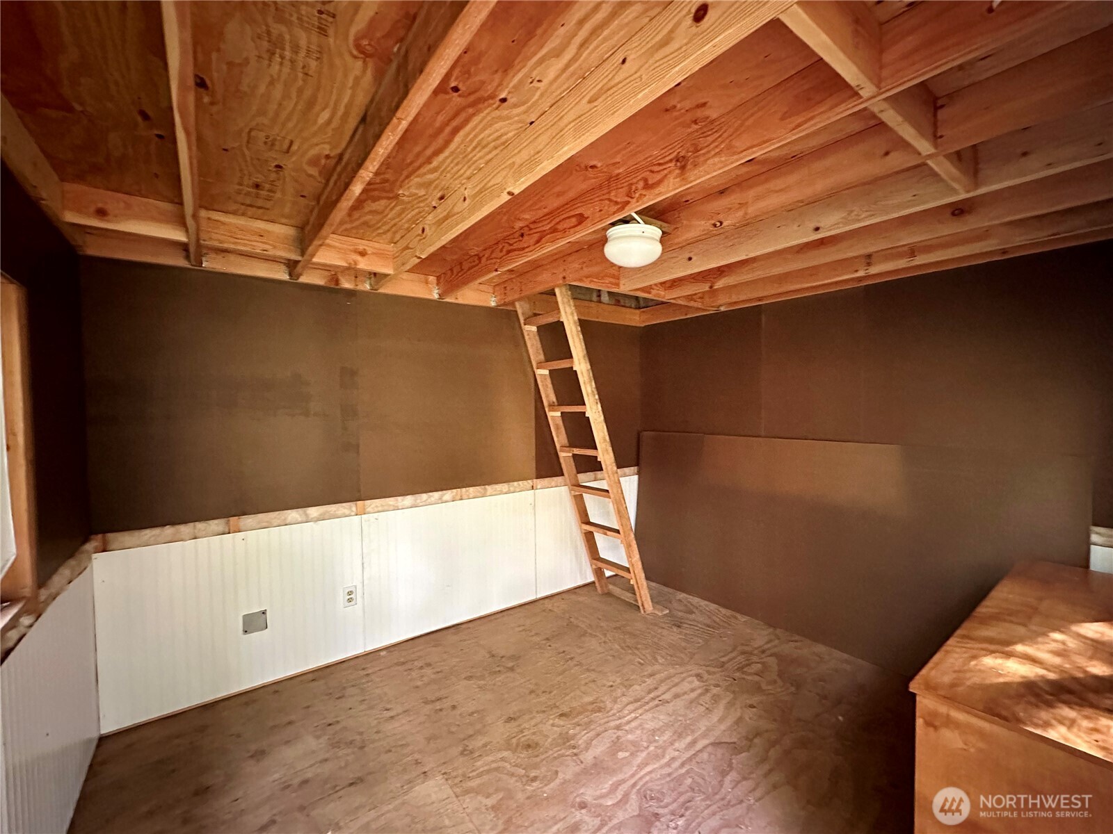158 Tyee Drive Property Photo 4