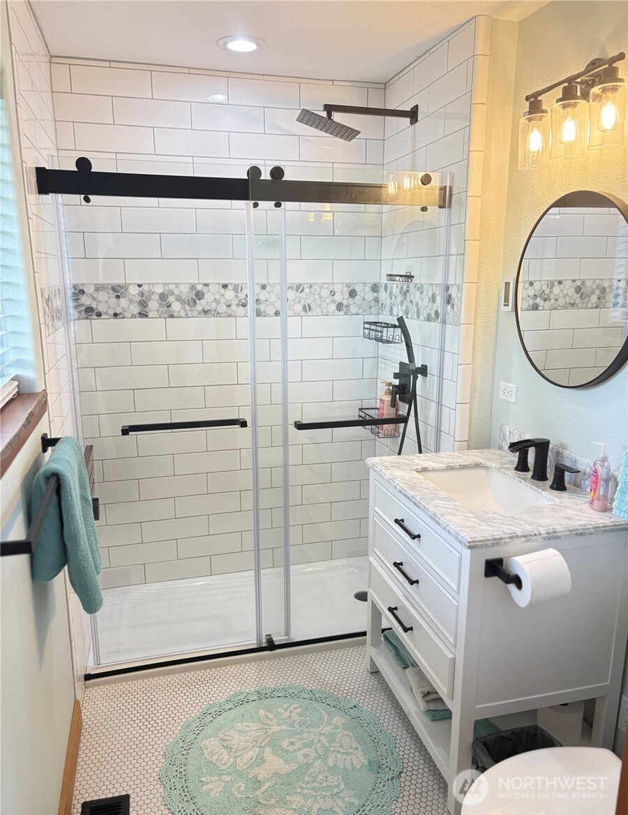 8 Mundinger Lane Property Photo 16