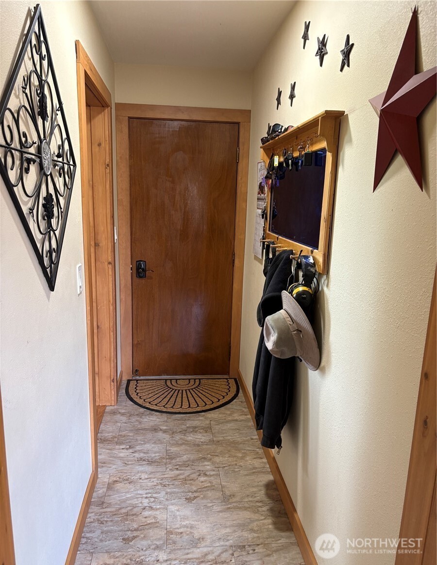 8 Mundinger Lane Property Photo 19