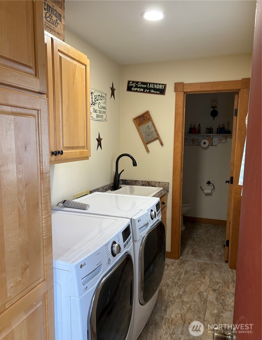 8 Mundinger Lane Property Photo 21