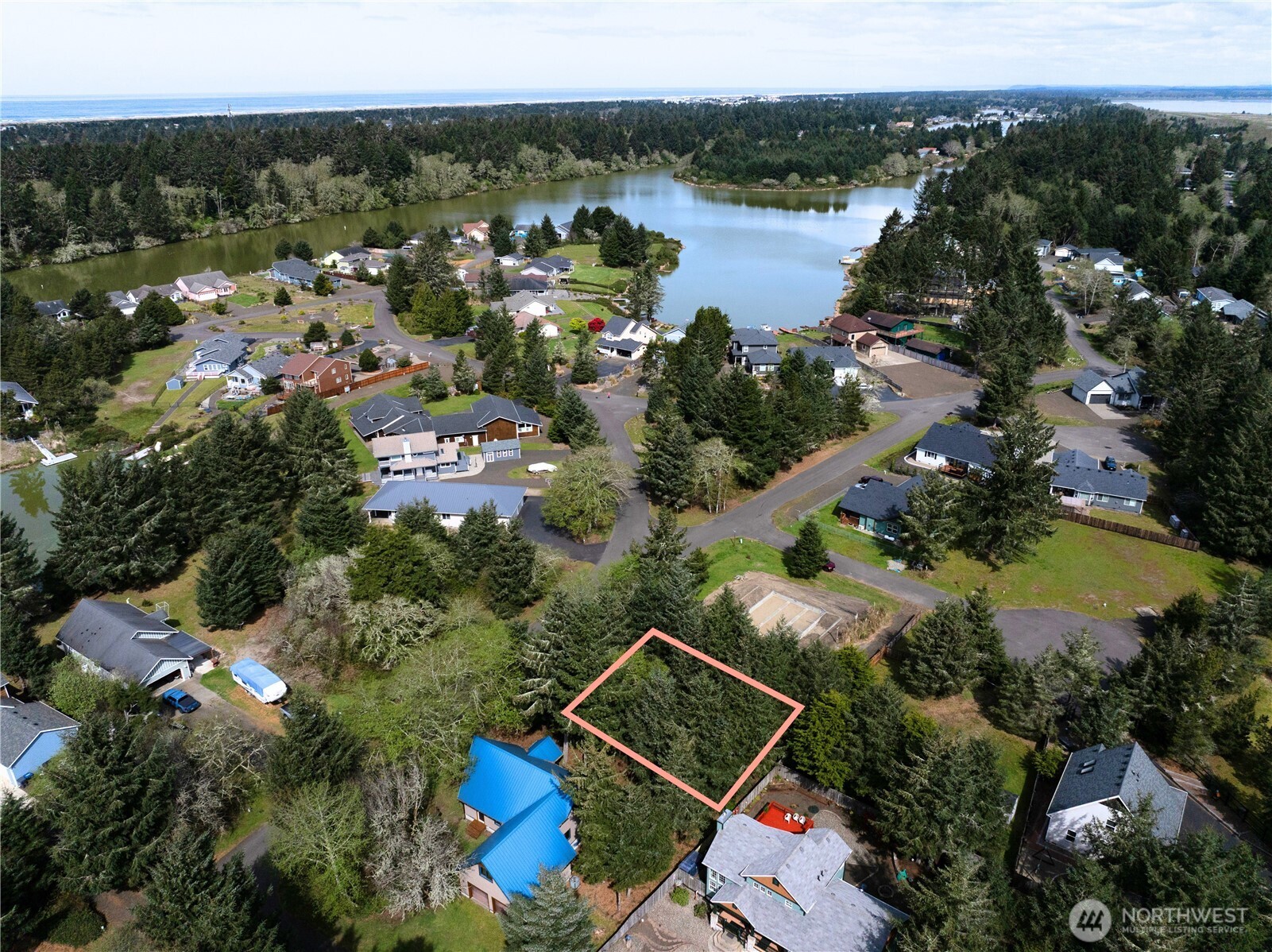 336 Lake Bay Loop Property Photo 4